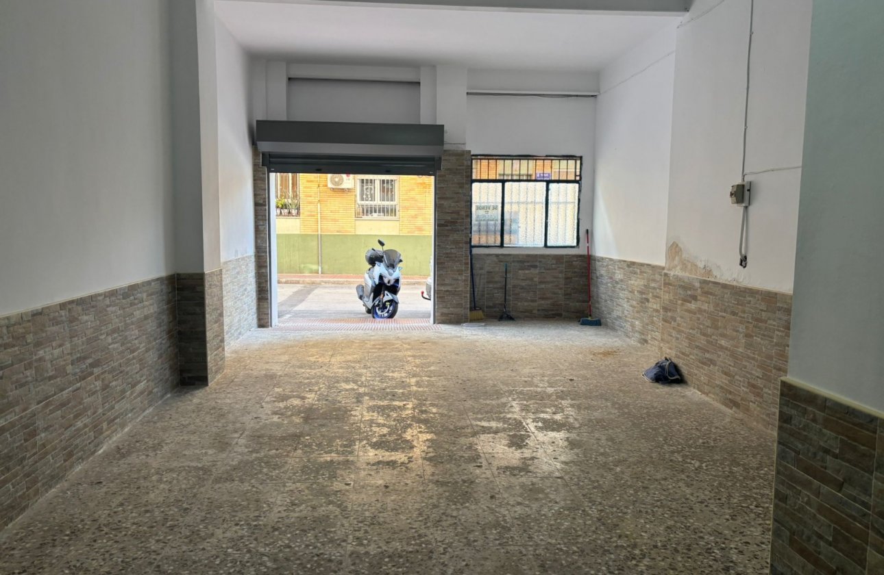 Garage - Wiederverkauf - Sax - Sax