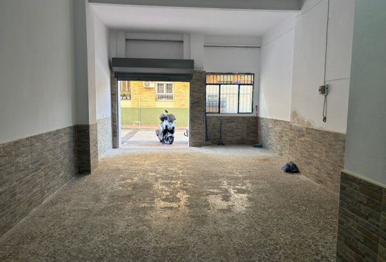 Garage - Wiederverkauf - Sax - Sax