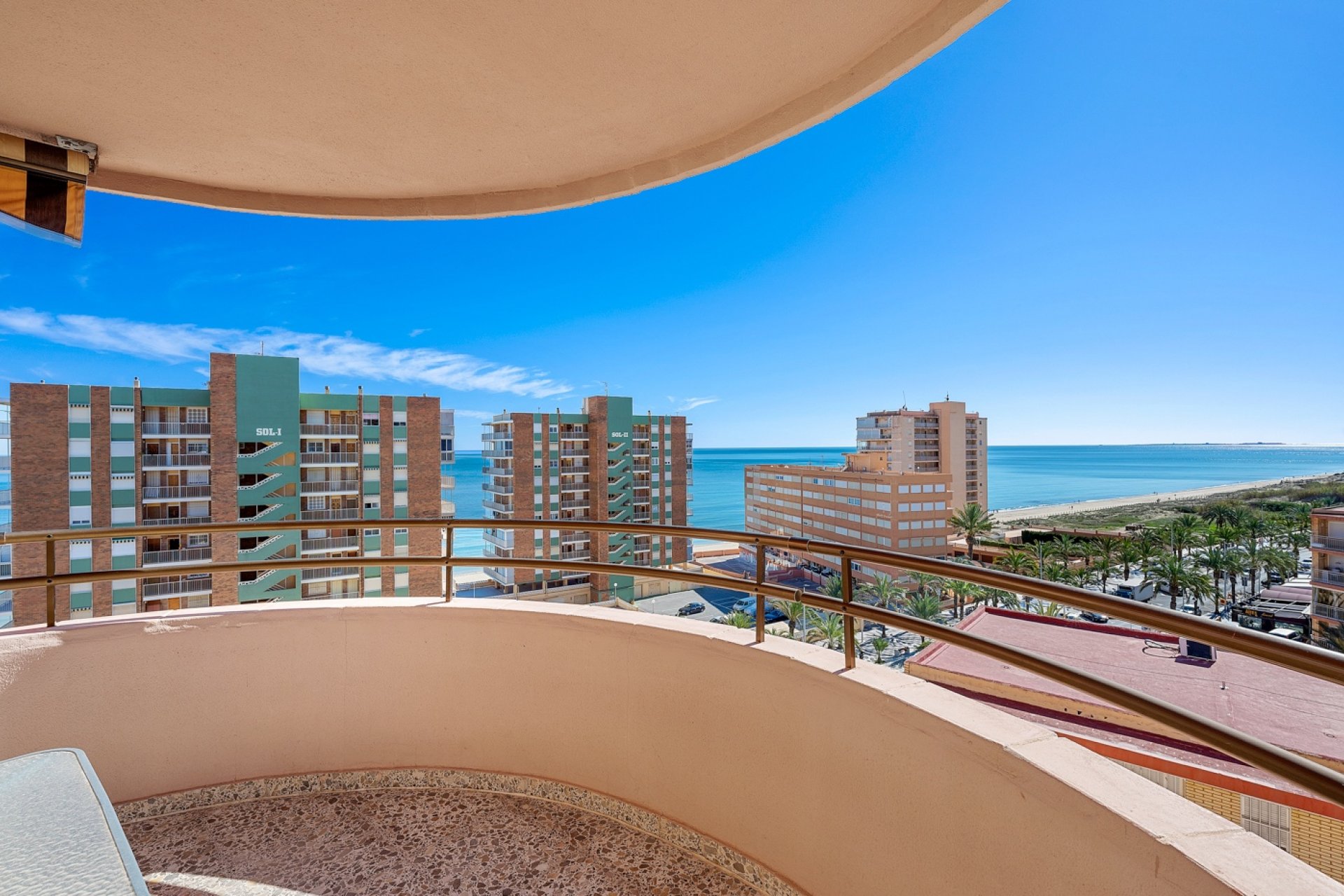 Resale - Apartment - Arenales del Sol - Segunda linea playa