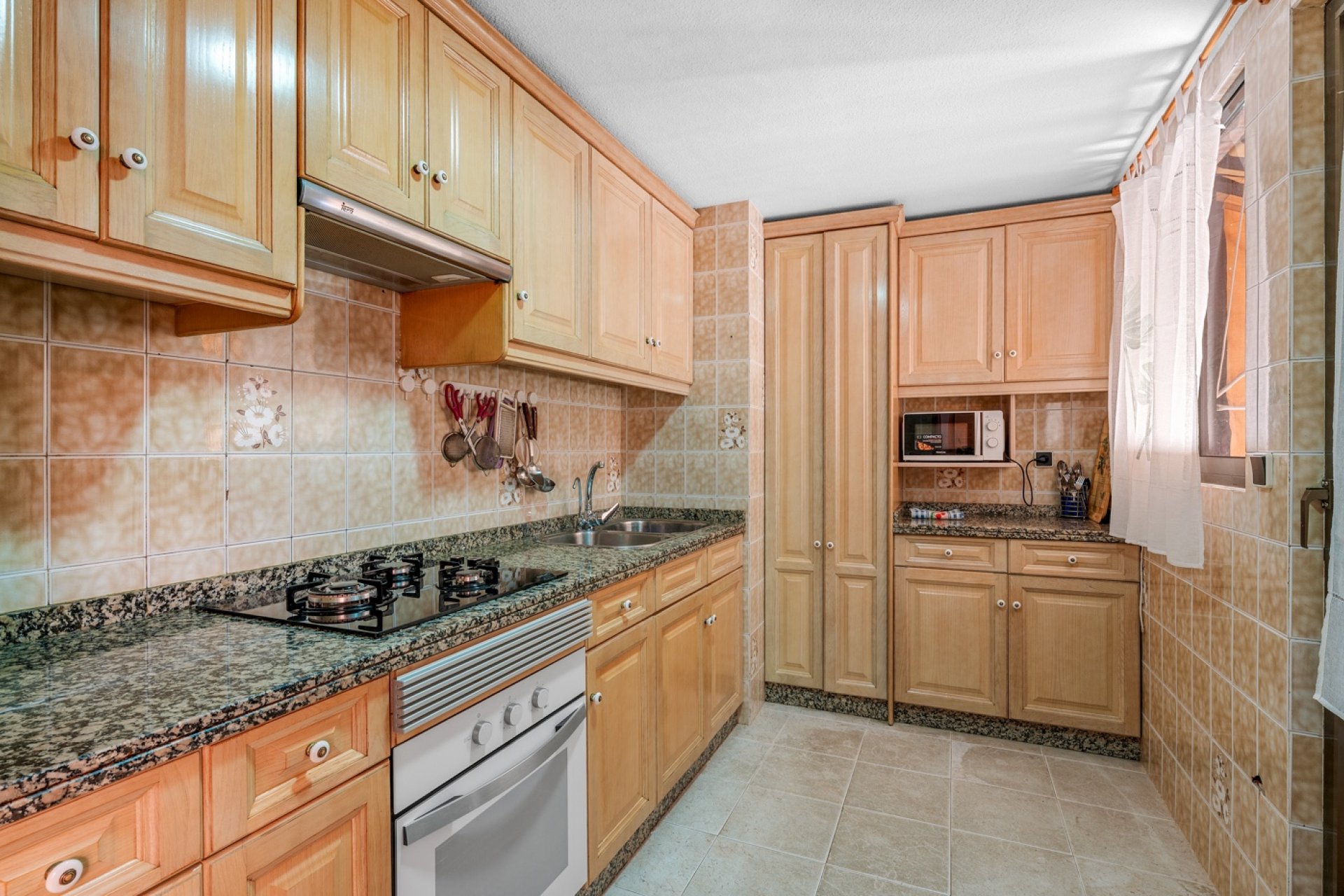 Resale - Apartment - Arenales del Sol - Segunda linea playa