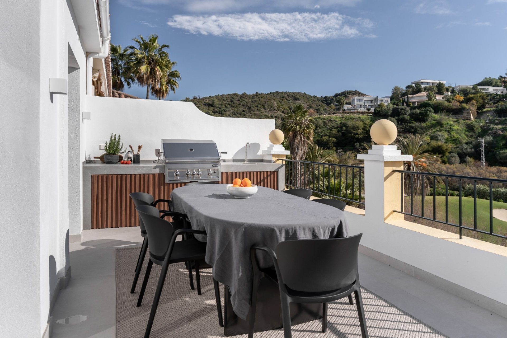 Resale - Apartment - Benahavis - La Quinta