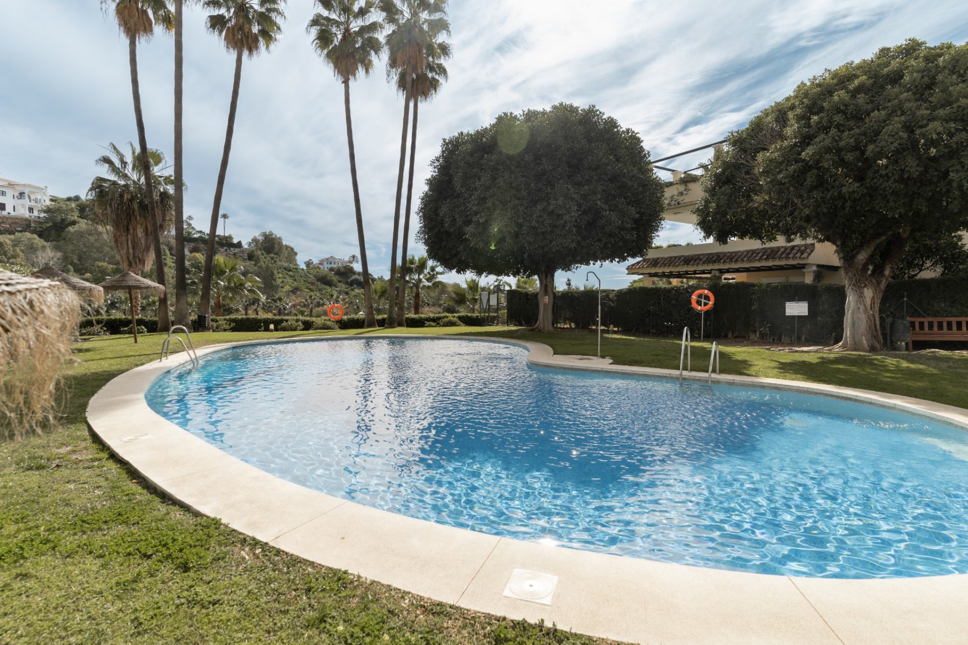 Resale - Apartment - Benahavis - La Quinta