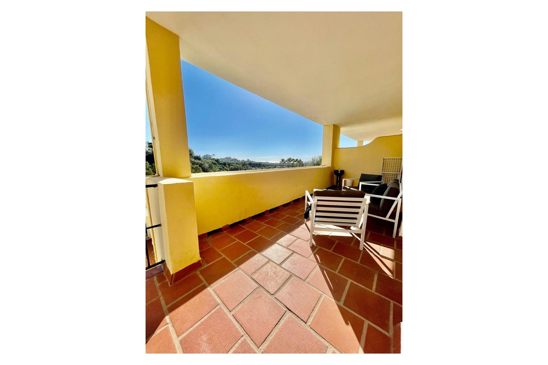 Resale - Apartment - Benahavis - La Quinta