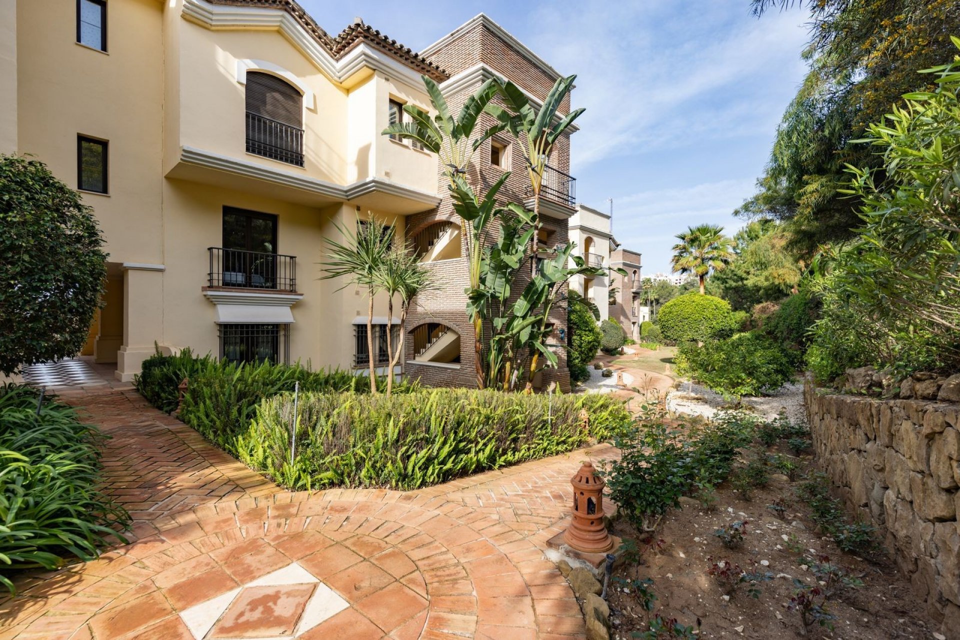 Resale - Apartment - Benahavis - Los Arqueros