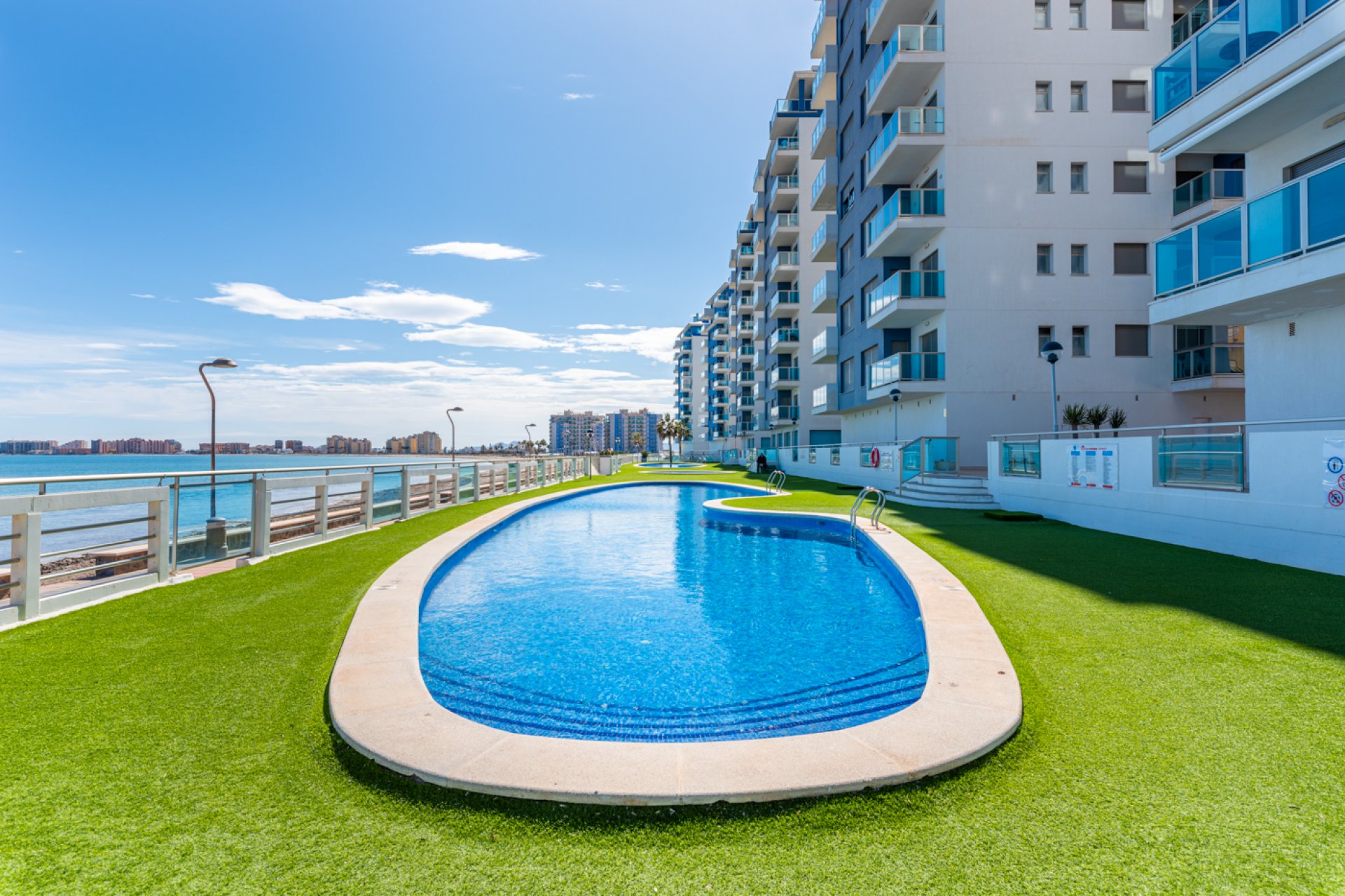 Resale - Apartment - La Manga del Mar Menor