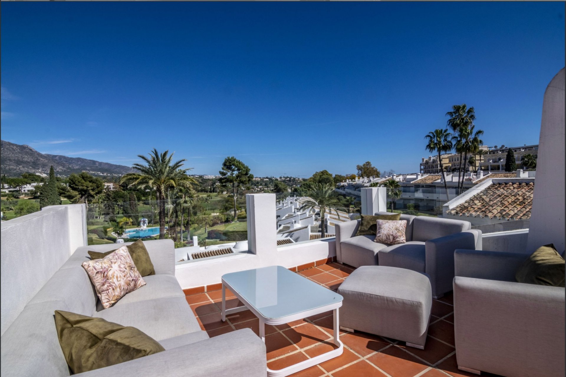 Resale - Apartment - Marbella - Nueva Andalucía