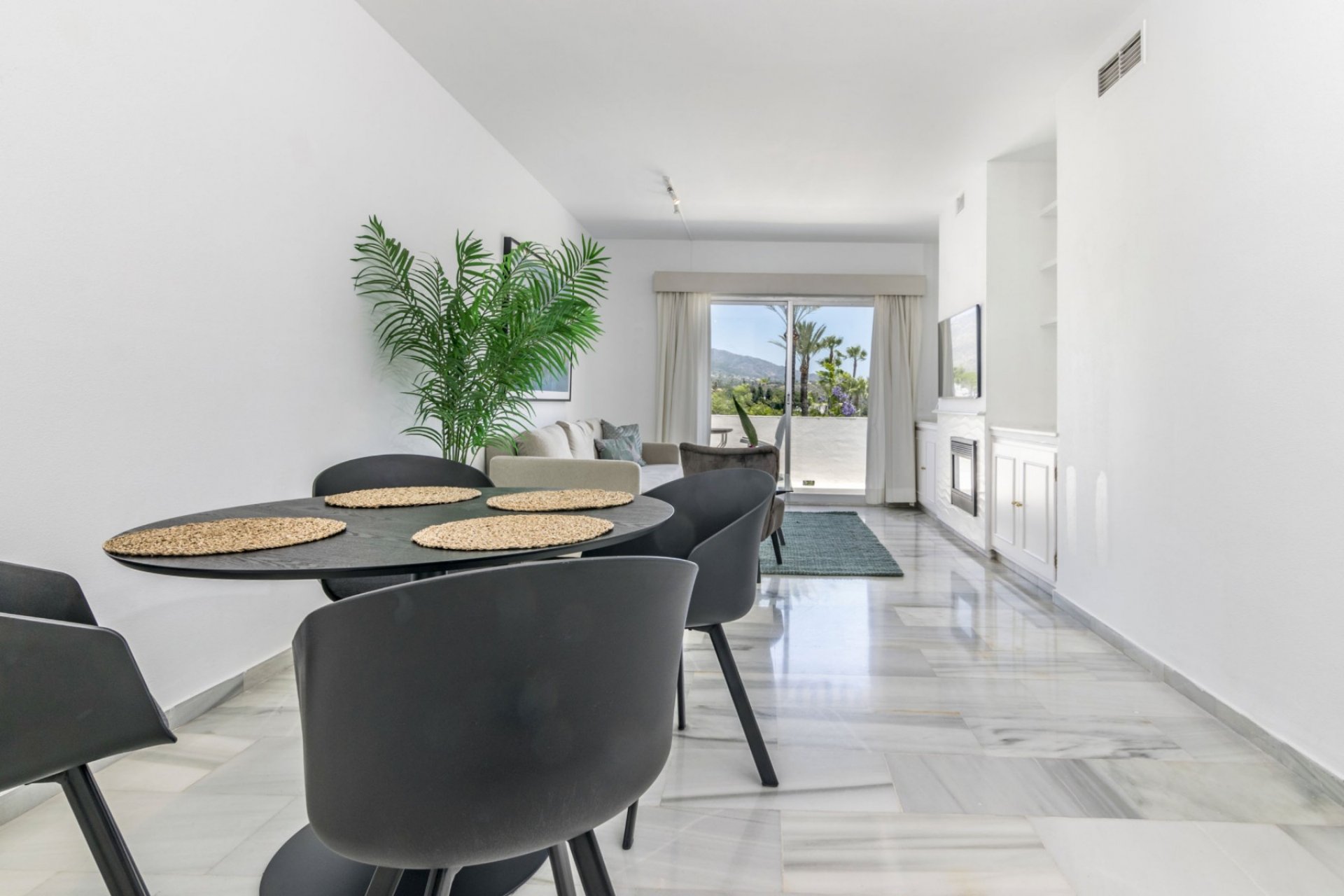 Resale - Apartment - Marbella - Nueva Andalucía