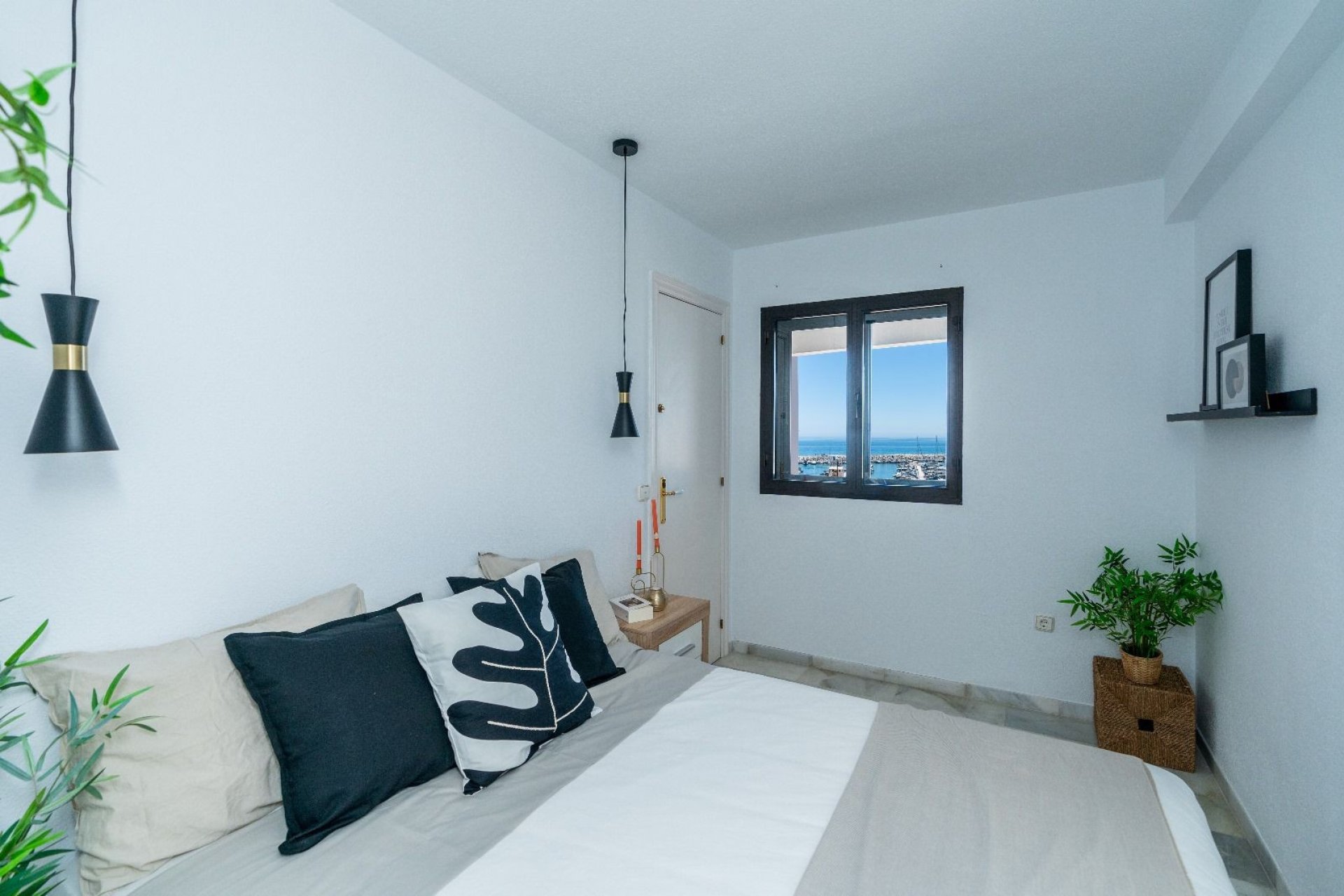 Resale - Apartment - Marbella - Puerto Banús