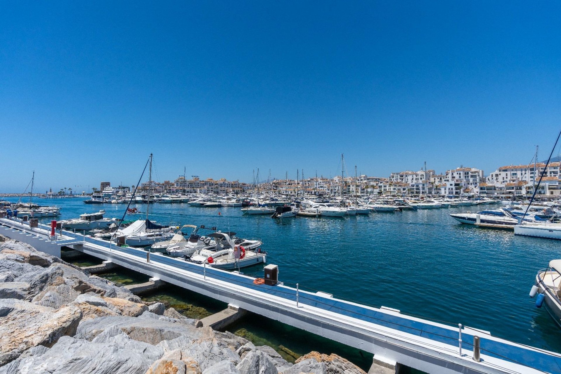 Resale - Apartment - Marbella - Puerto Banús