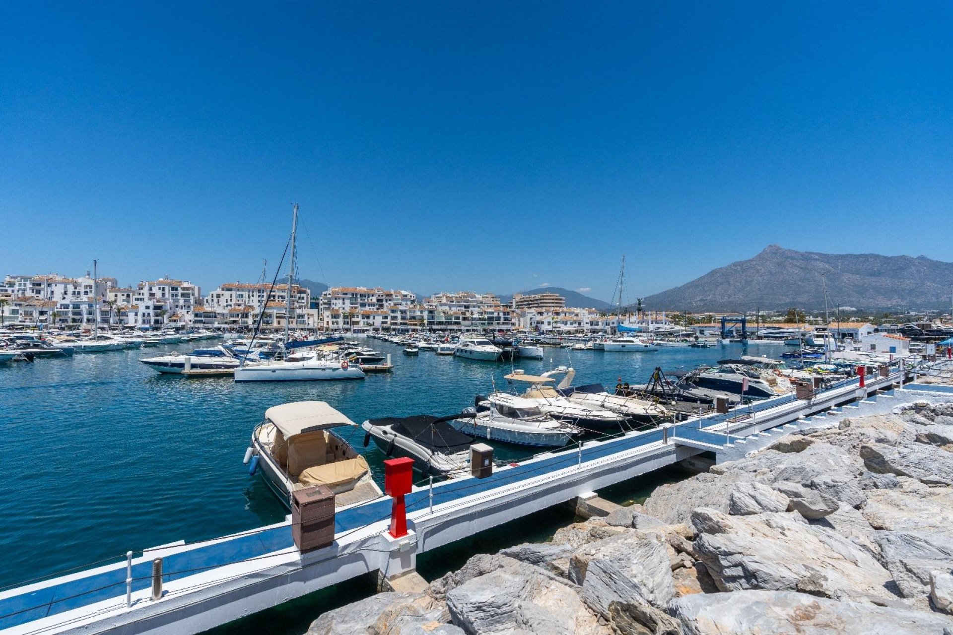 Resale - Apartment - Marbella - Puerto Banús