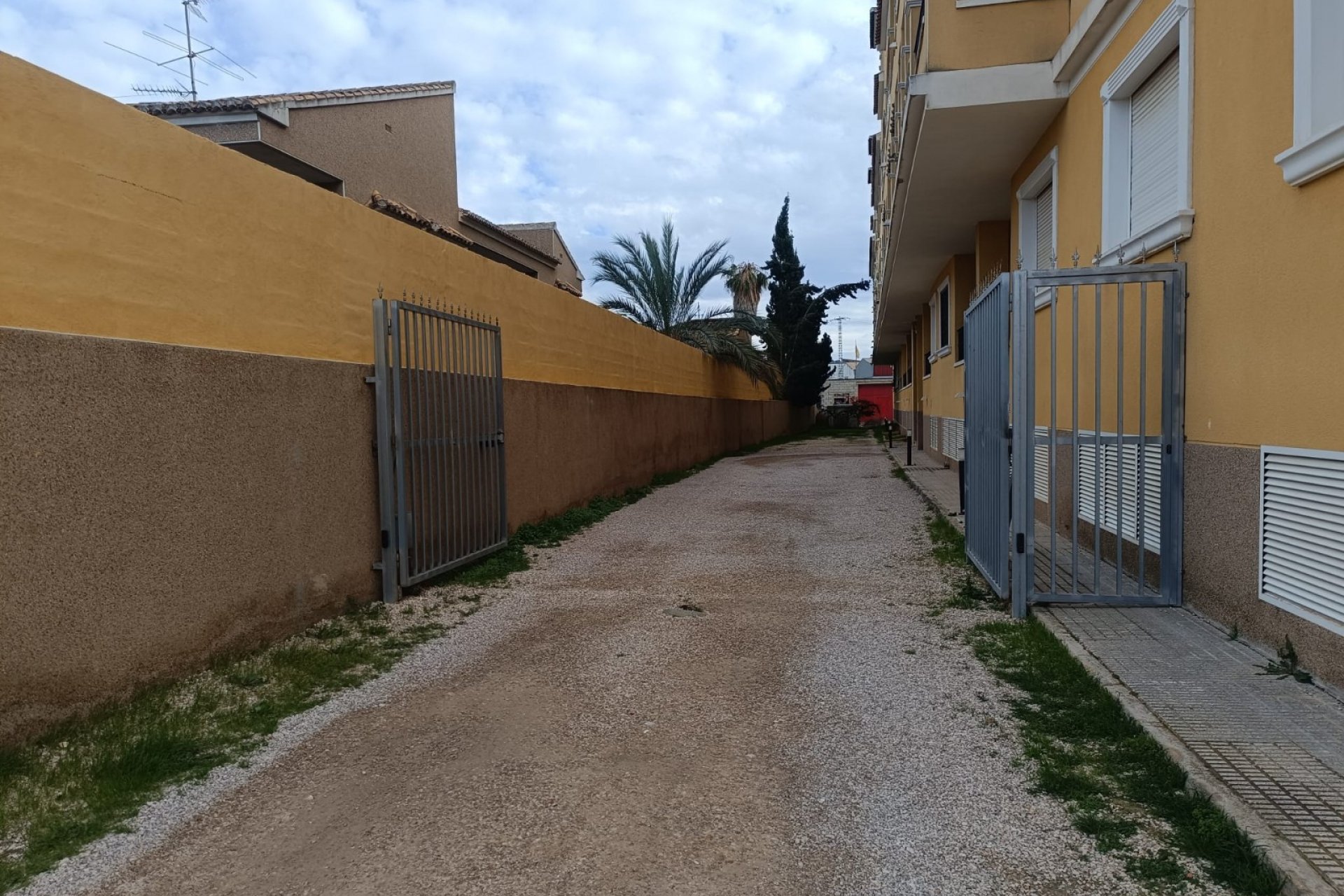 Resale - Apartment - Rafal