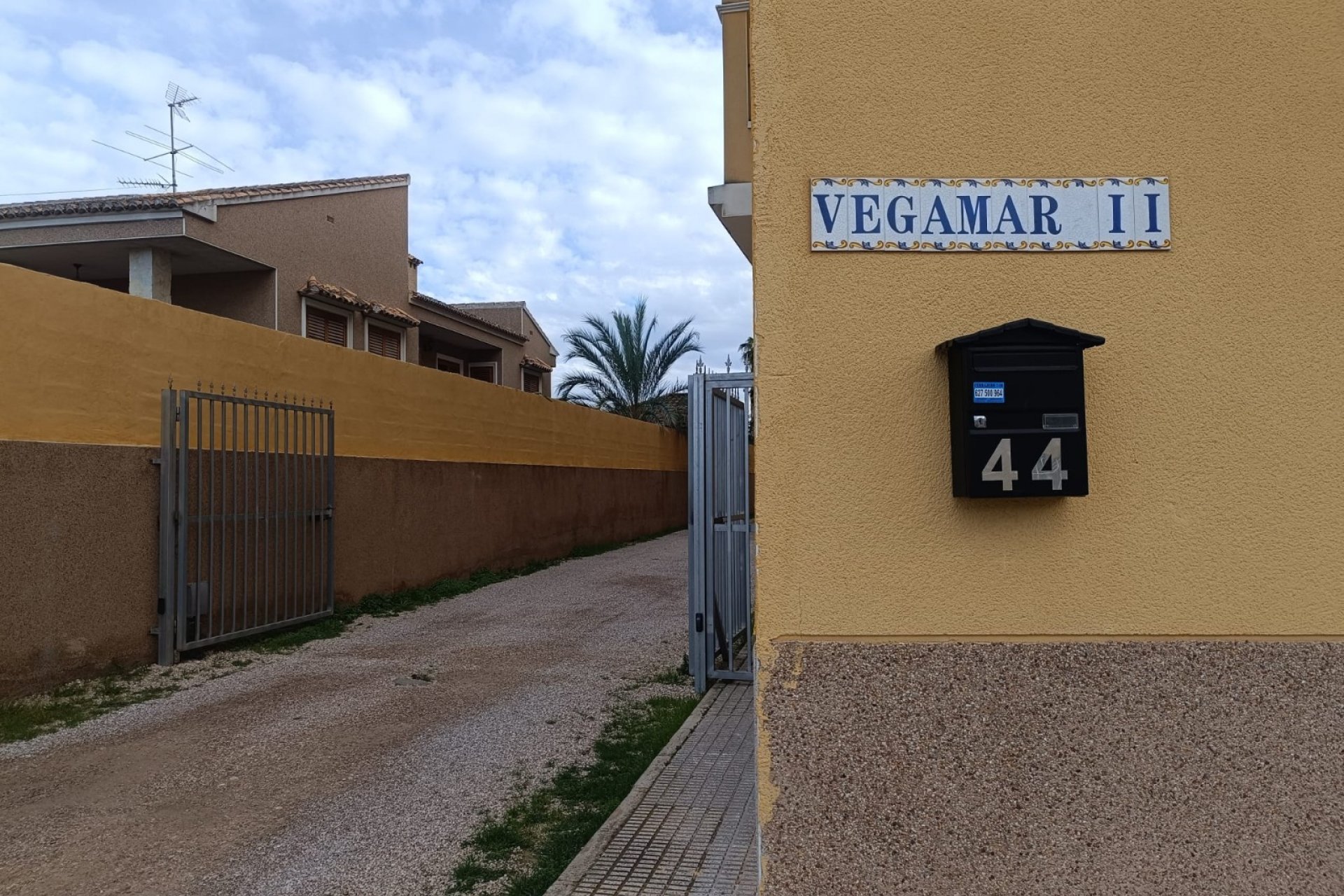 Resale - Apartment - Rafal