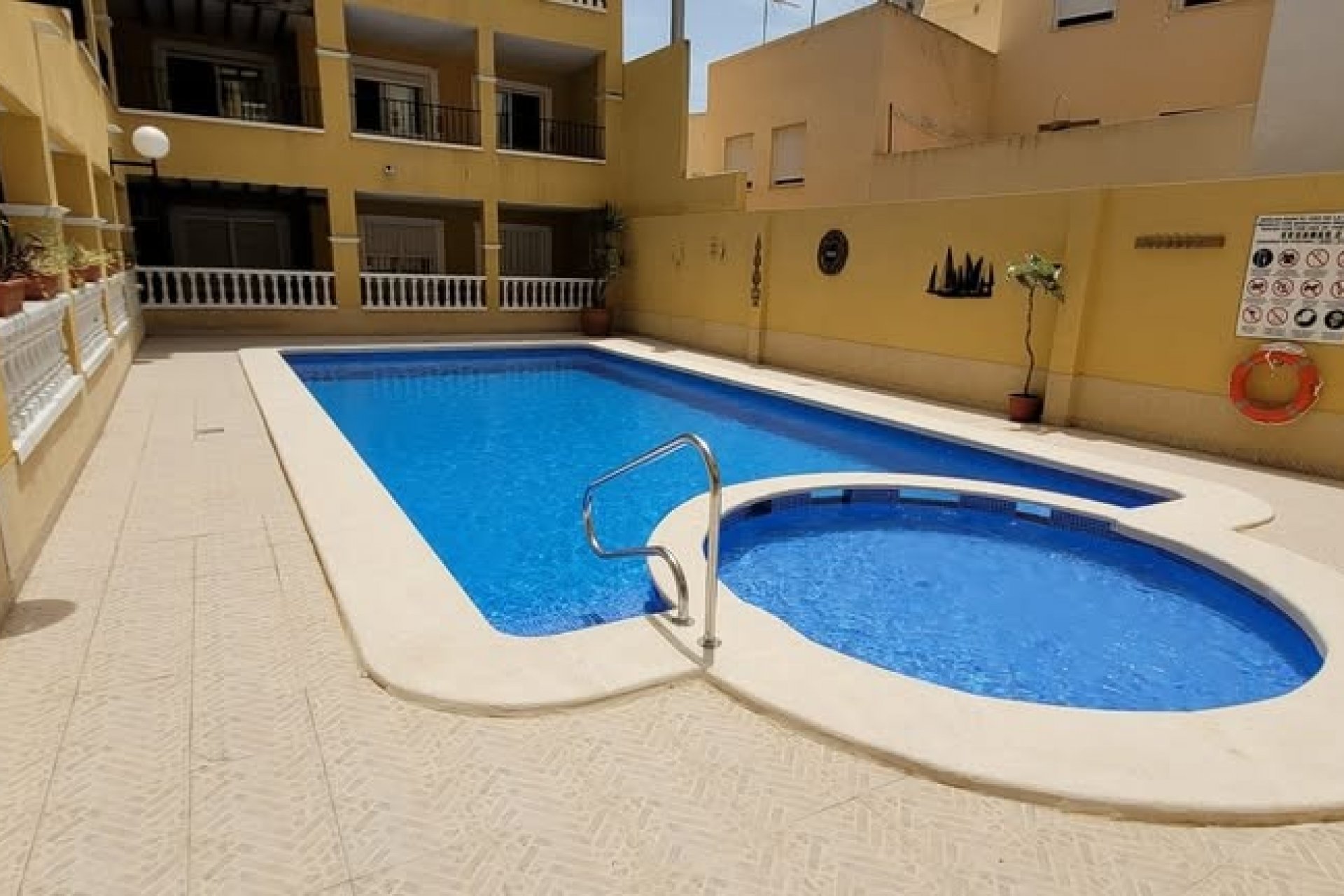 Resale - Apartment - Rafal