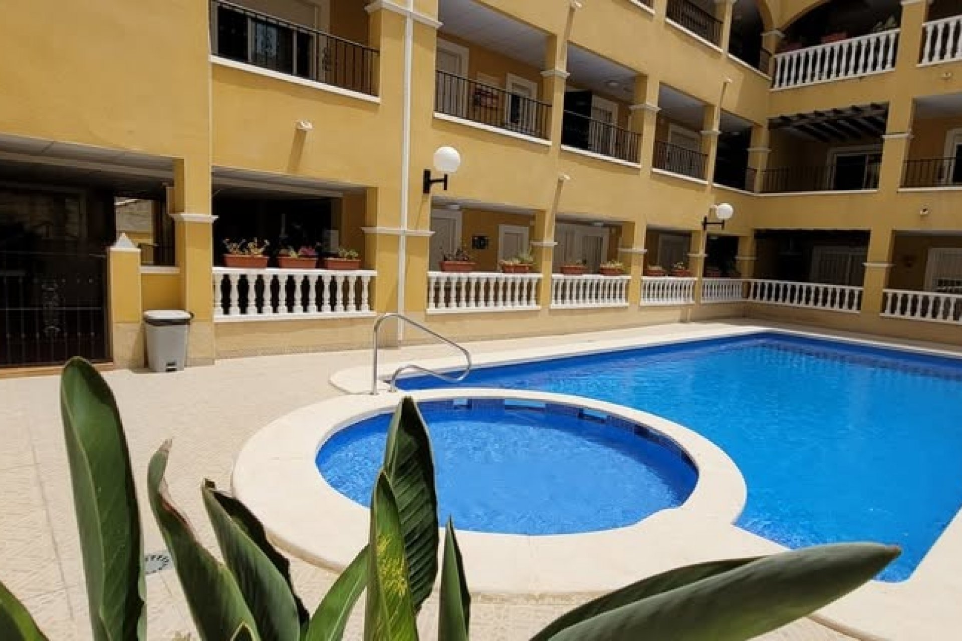 Resale - Apartment - Rafal