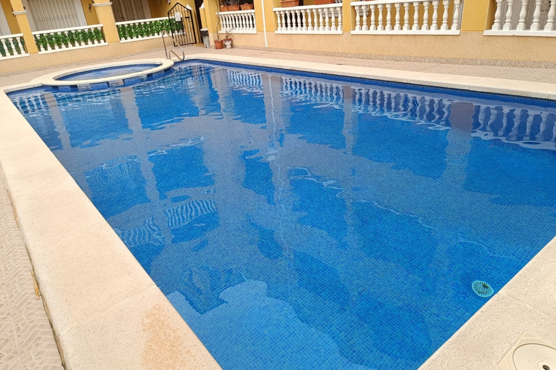 Resale - Apartment - Rafal