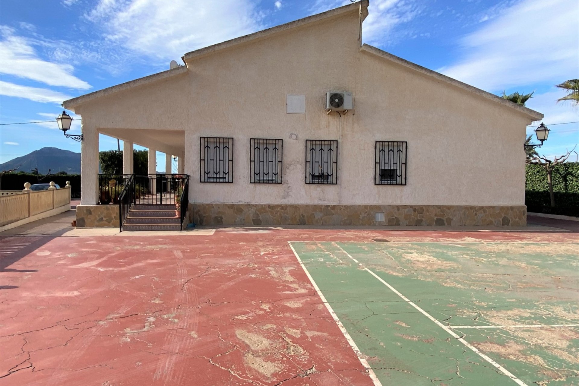 Resale - Country House - Sax