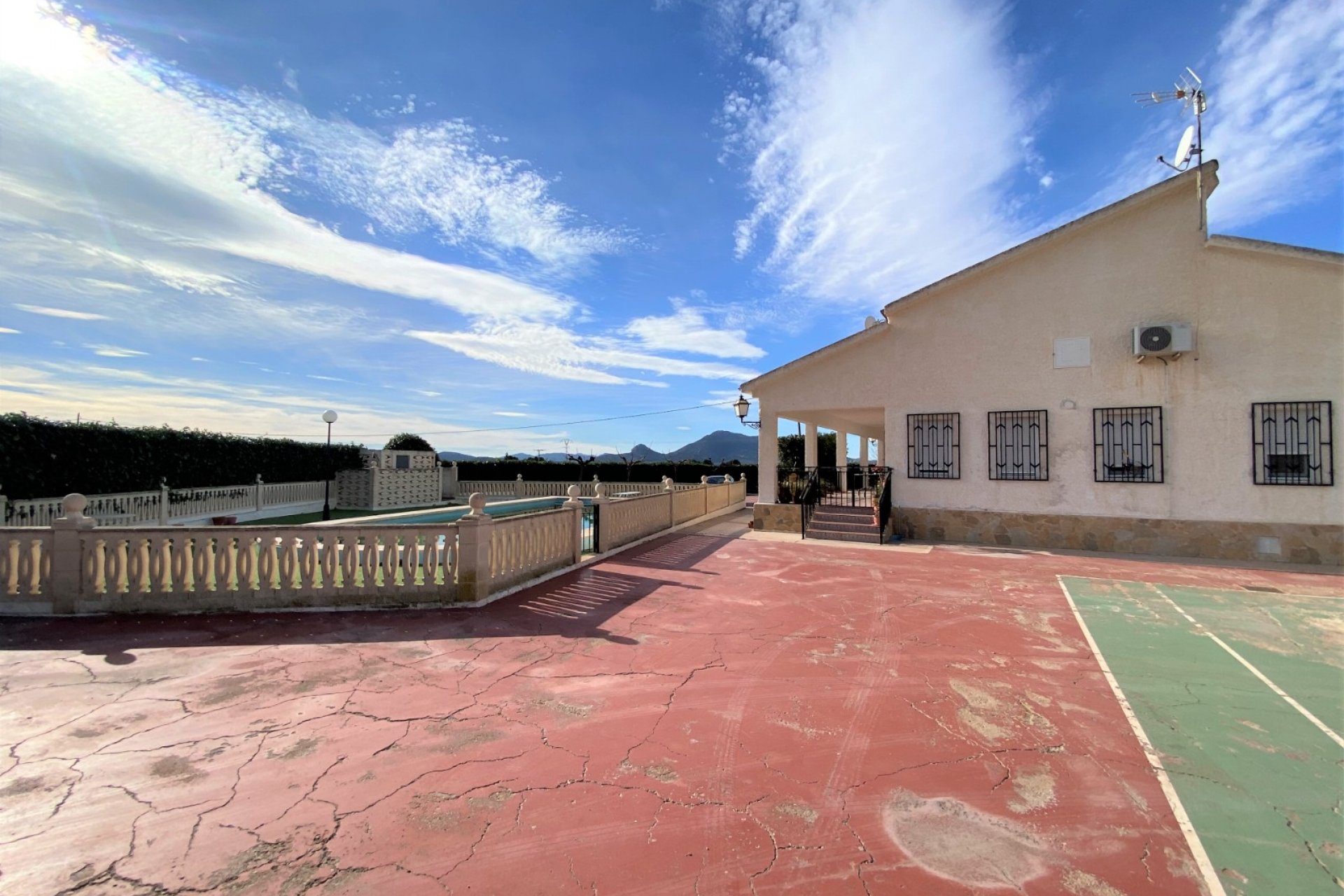 Resale - Country House - Sax