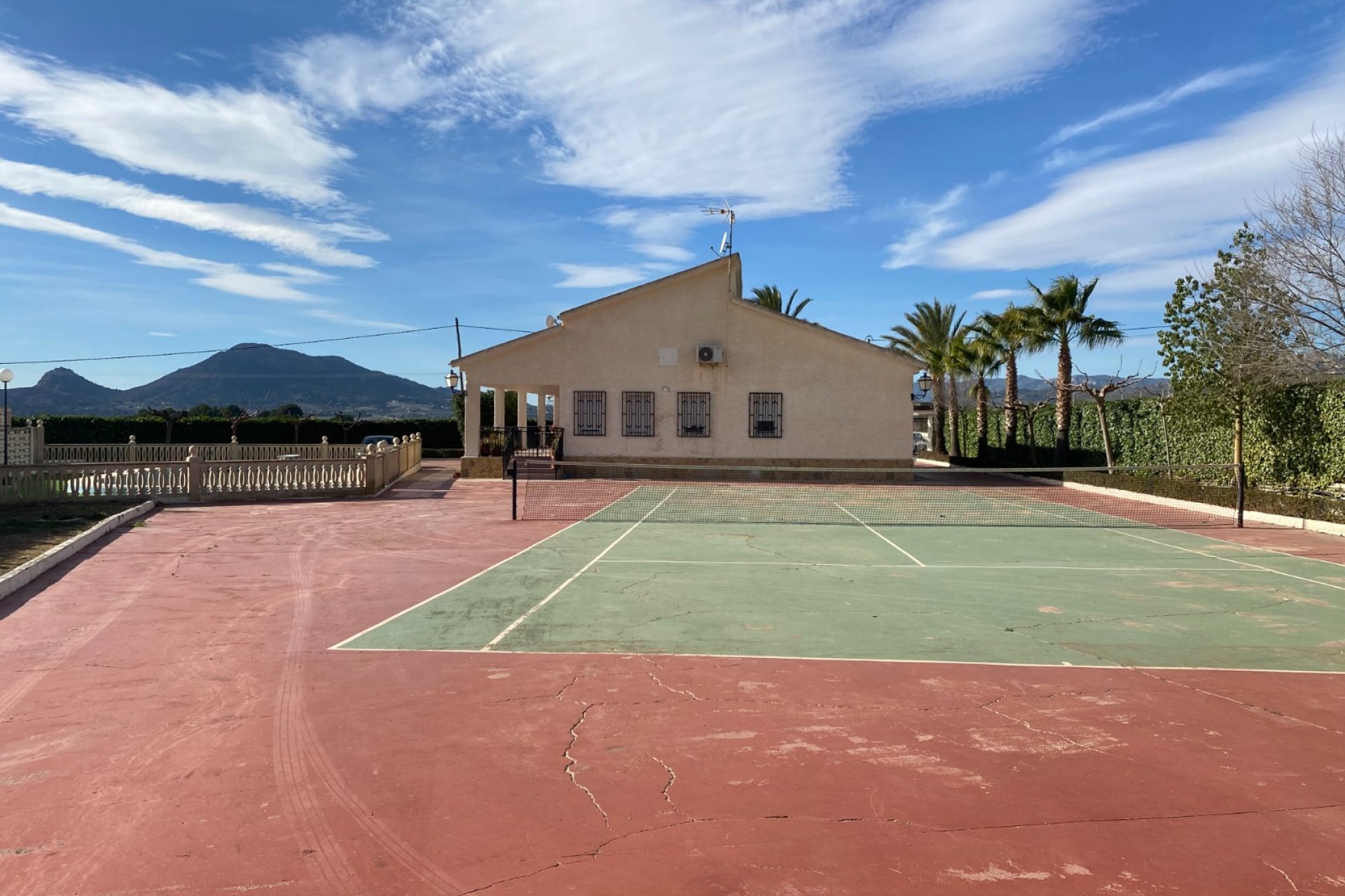 Resale - Country House - Sax