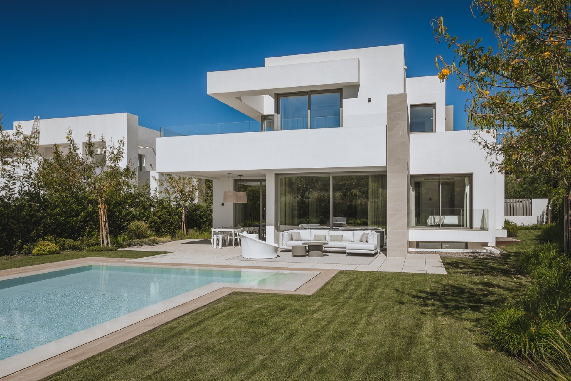 Resale - Villa - Estepona - El Paraíso