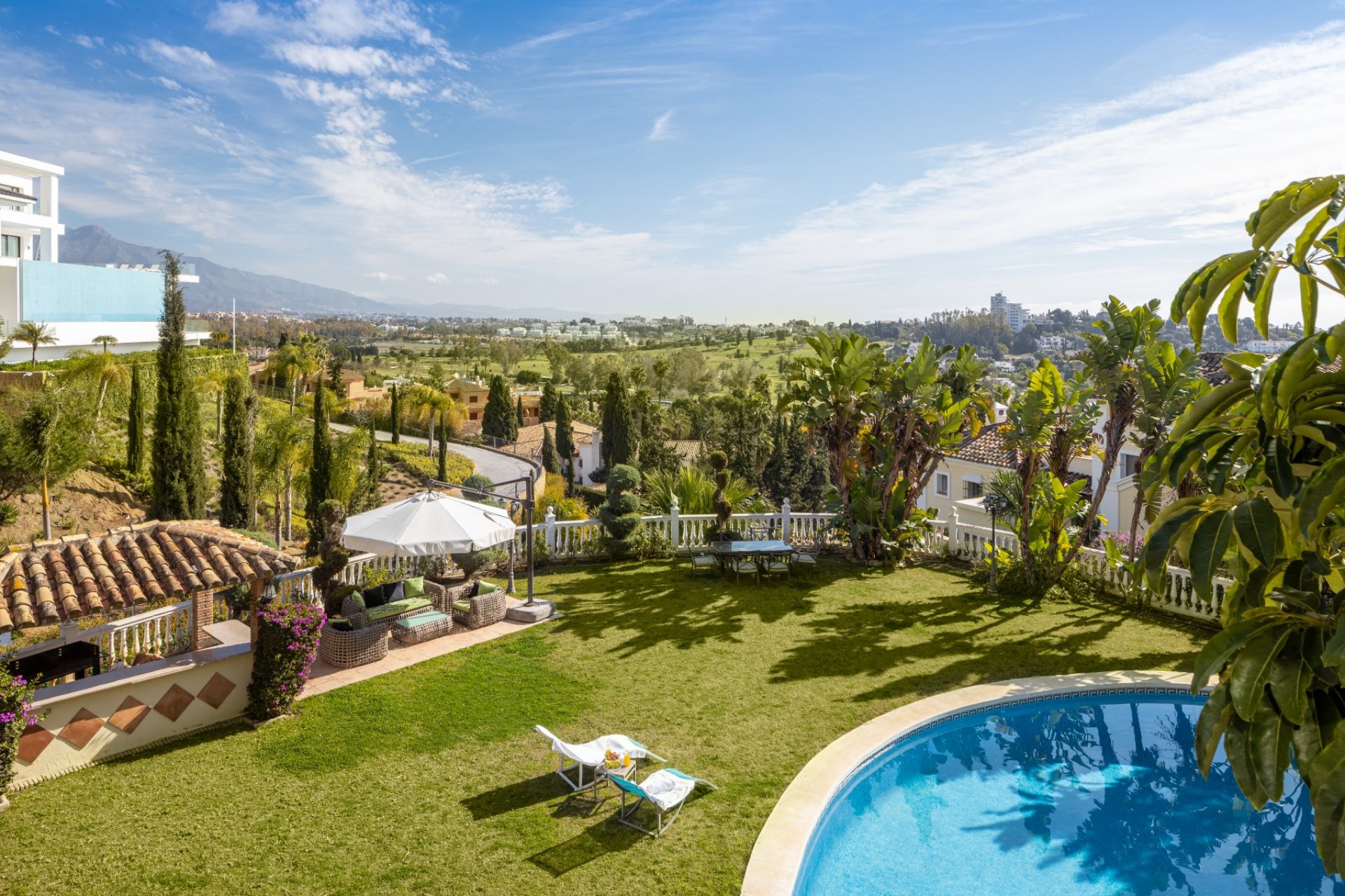 Resale - Villa - Estepona - El Paraíso