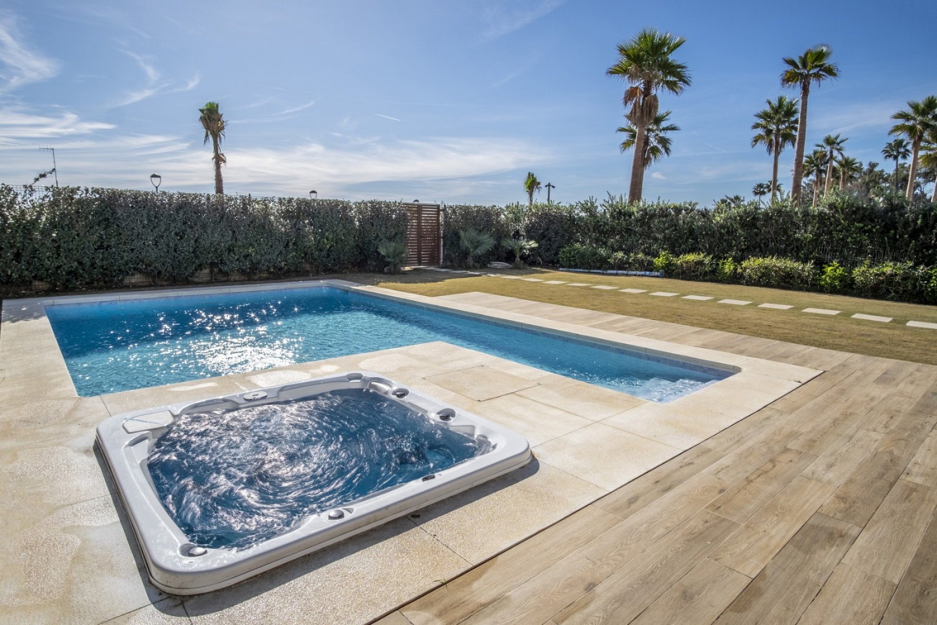 Resale - Villa - Estepona - New Golden Mile