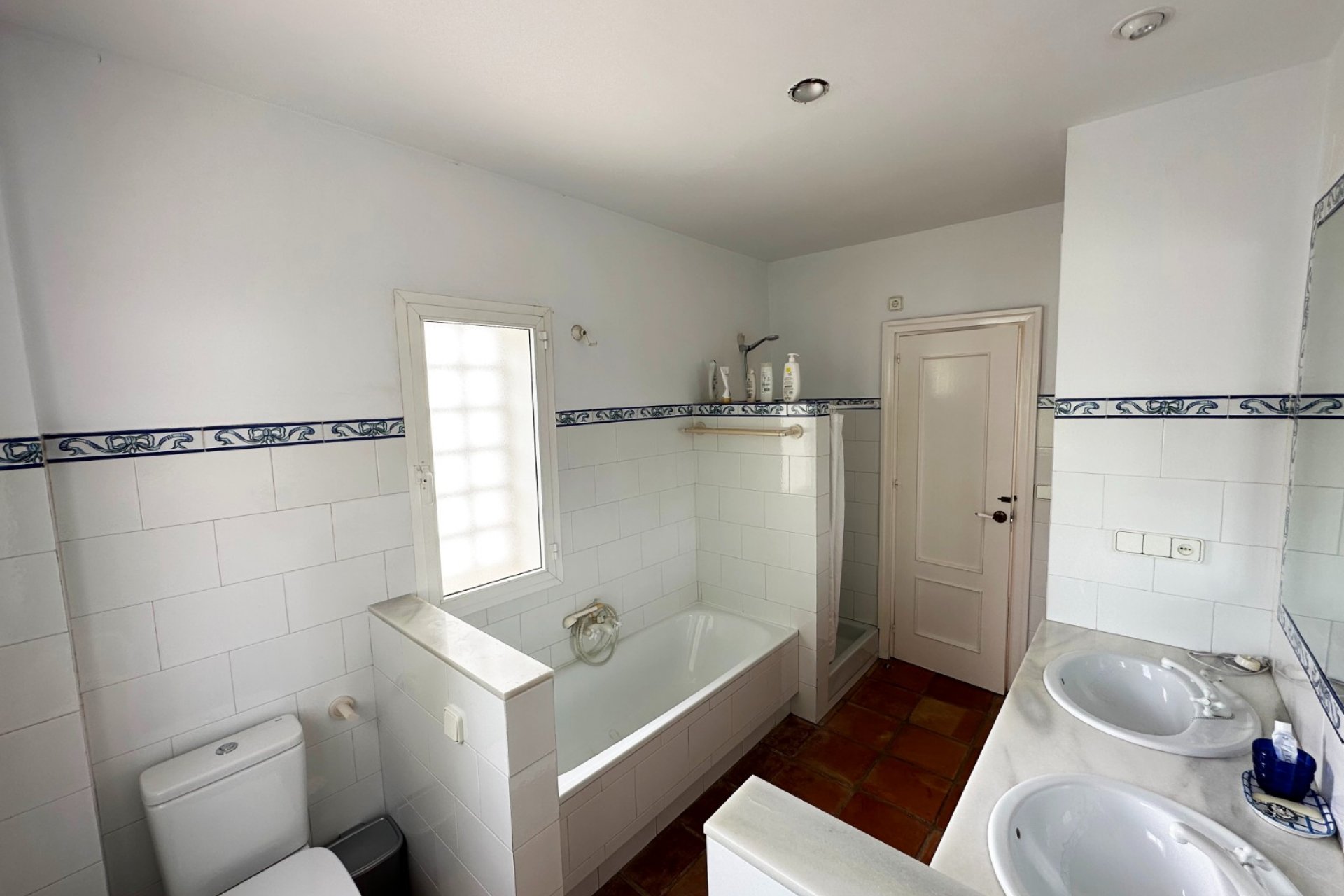 Resale - Villa - Marbella - Las Chapas