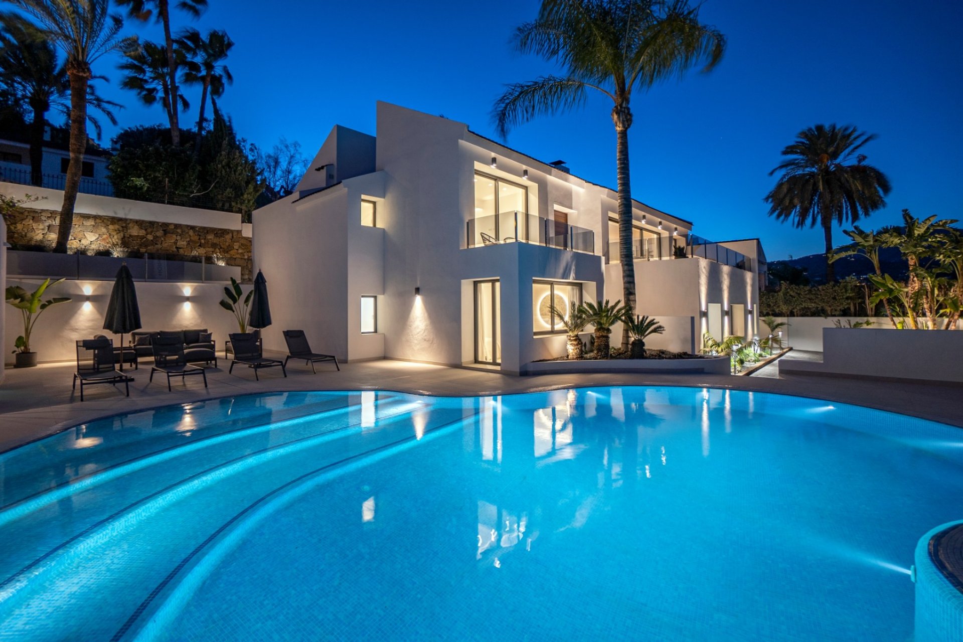 Resale - Villa - Marbella - Nueva Andalucía