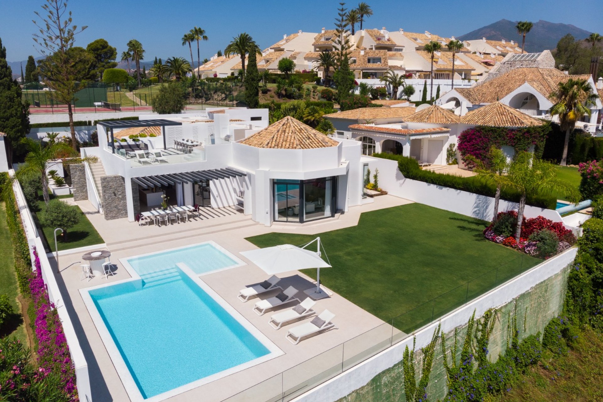 Resale - Villa - Marbella - Nueva Andalucía