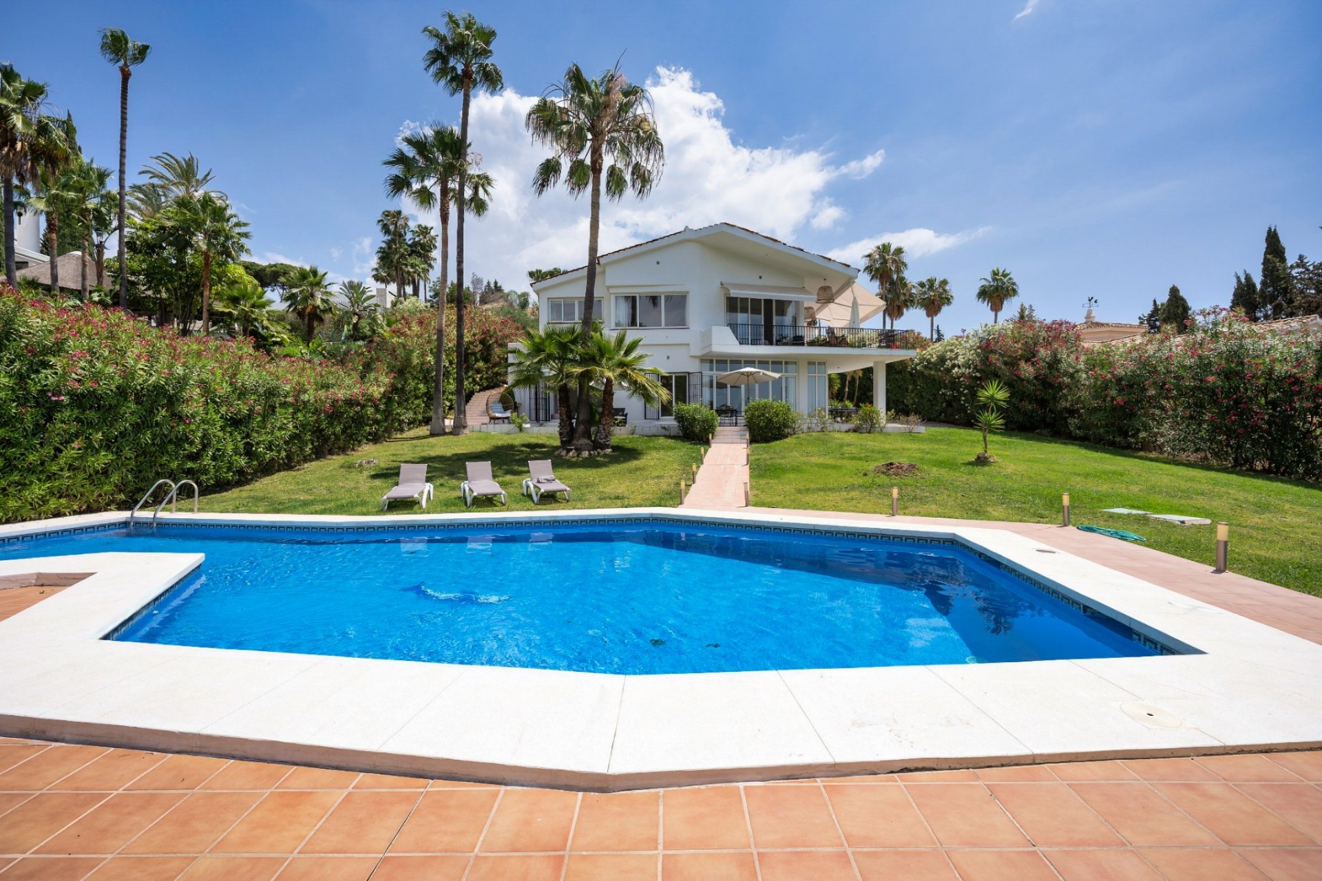 Resale - Villa - Marbella - Nueva Andalucía