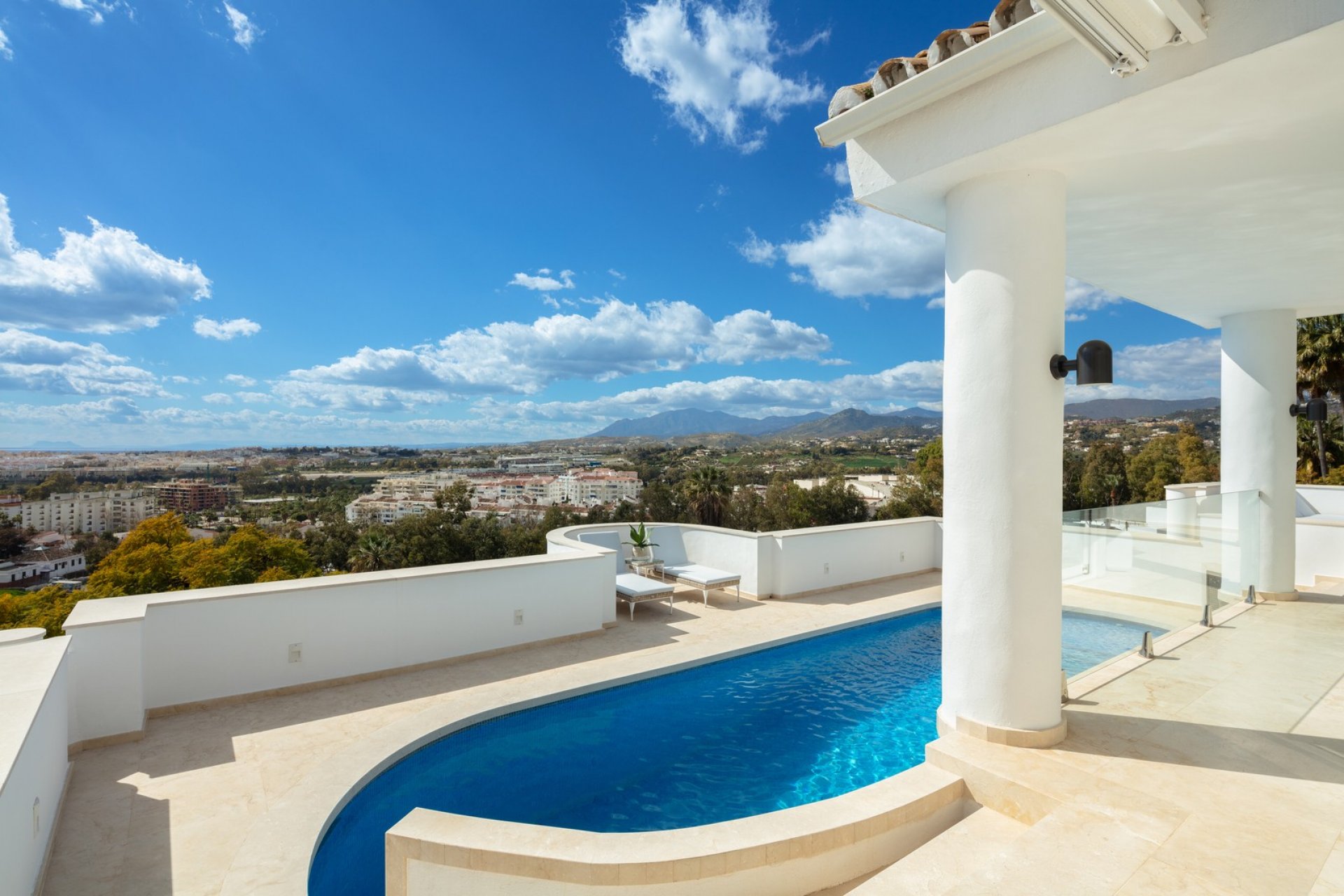 Resale - Villa - Marbella - Nueva Andalucía