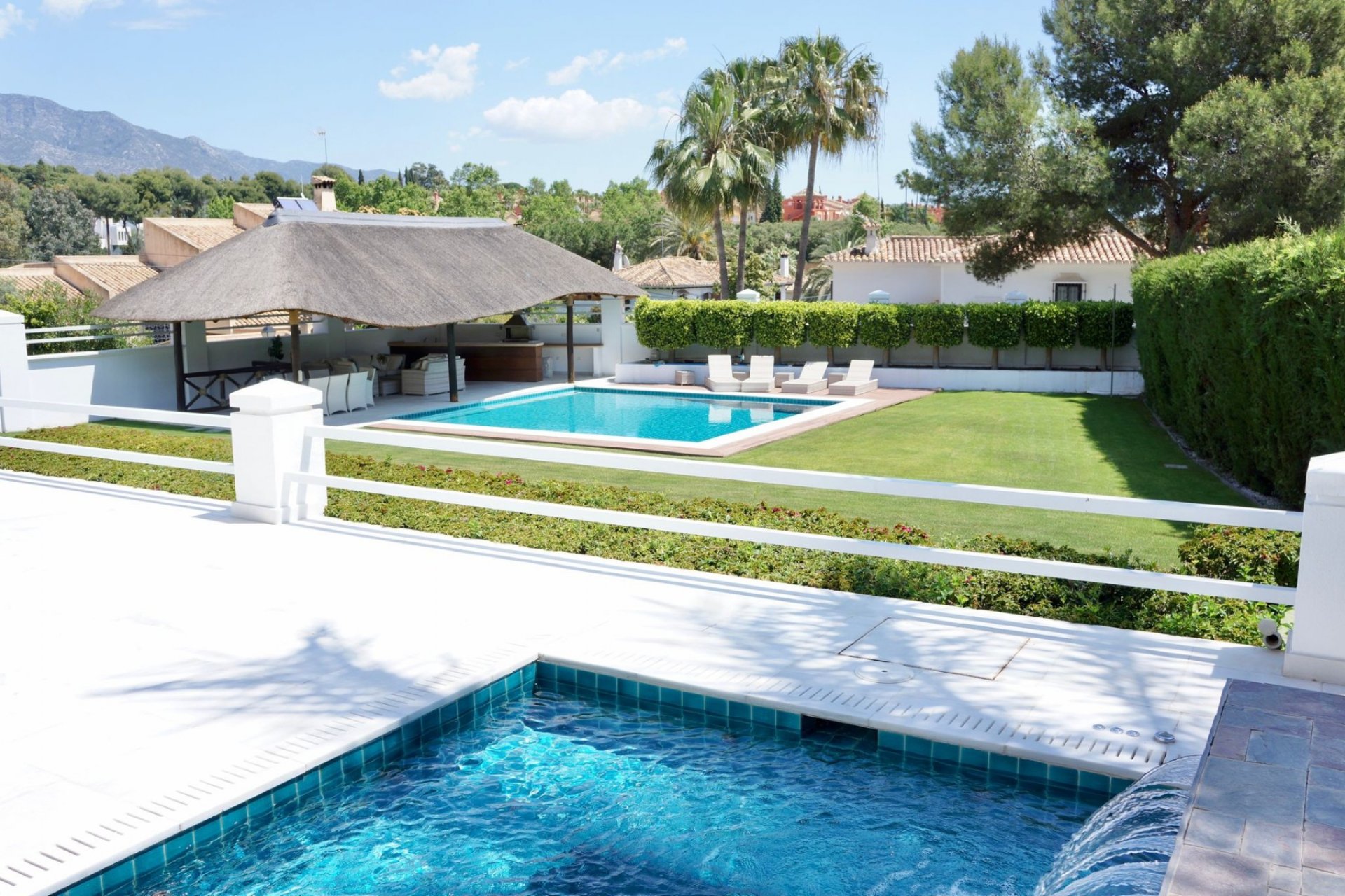 Resale - Villa - Marbella - Nueva Andalucía