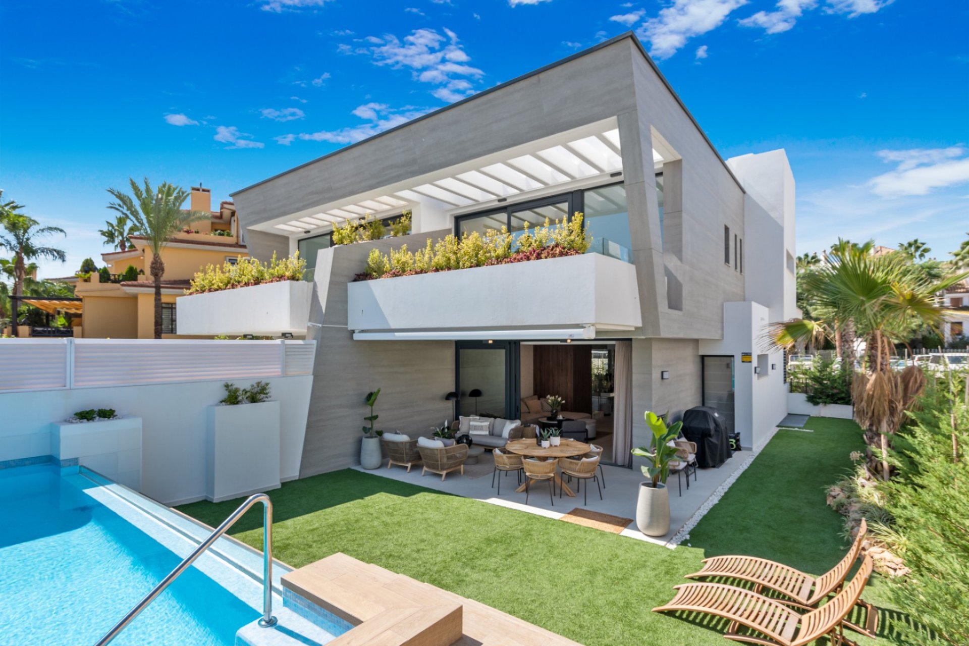 Resale - Villa - Marbella - Puerto Banús