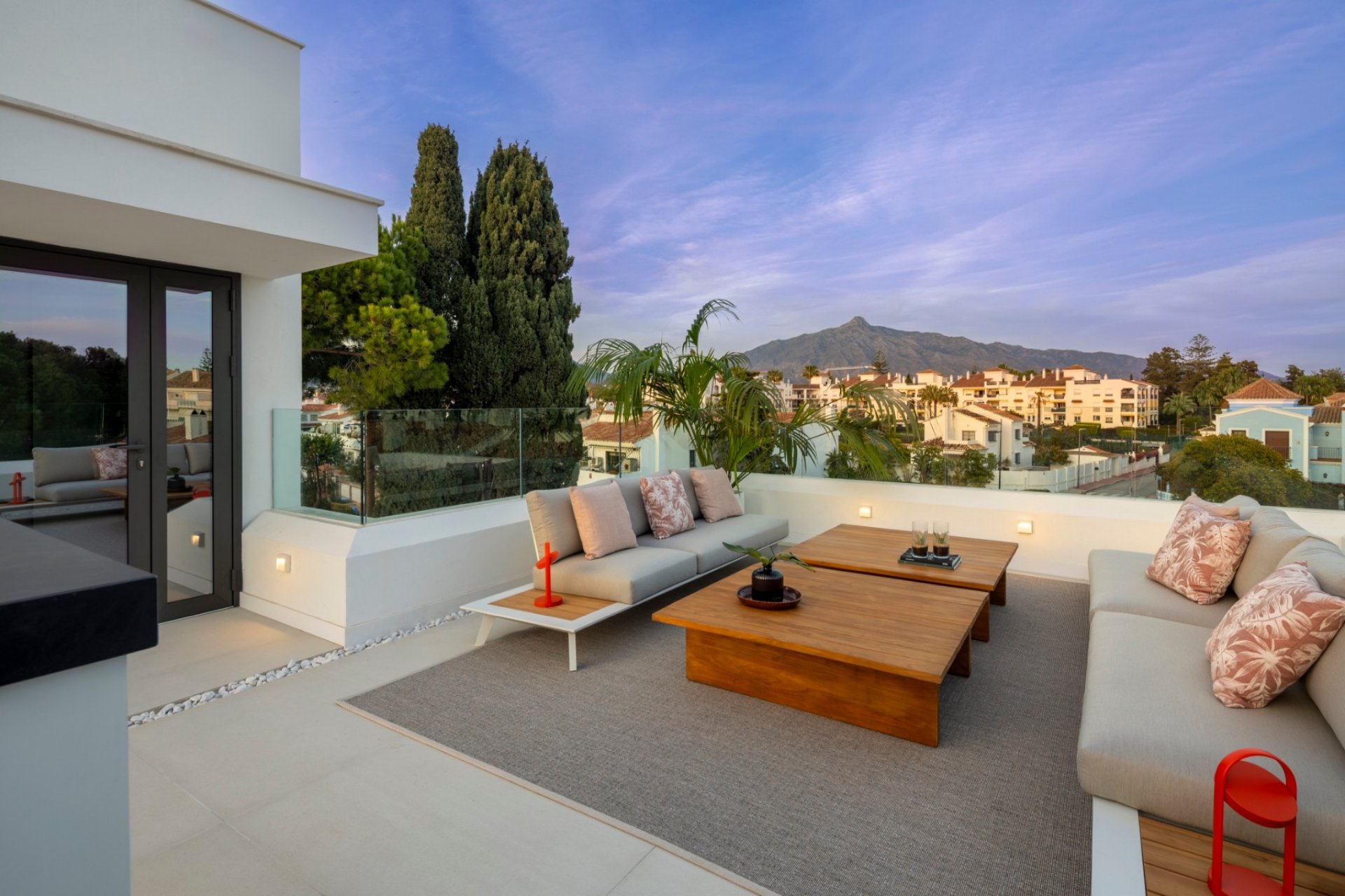 Resale - Villa - Marbella - Puerto Banús