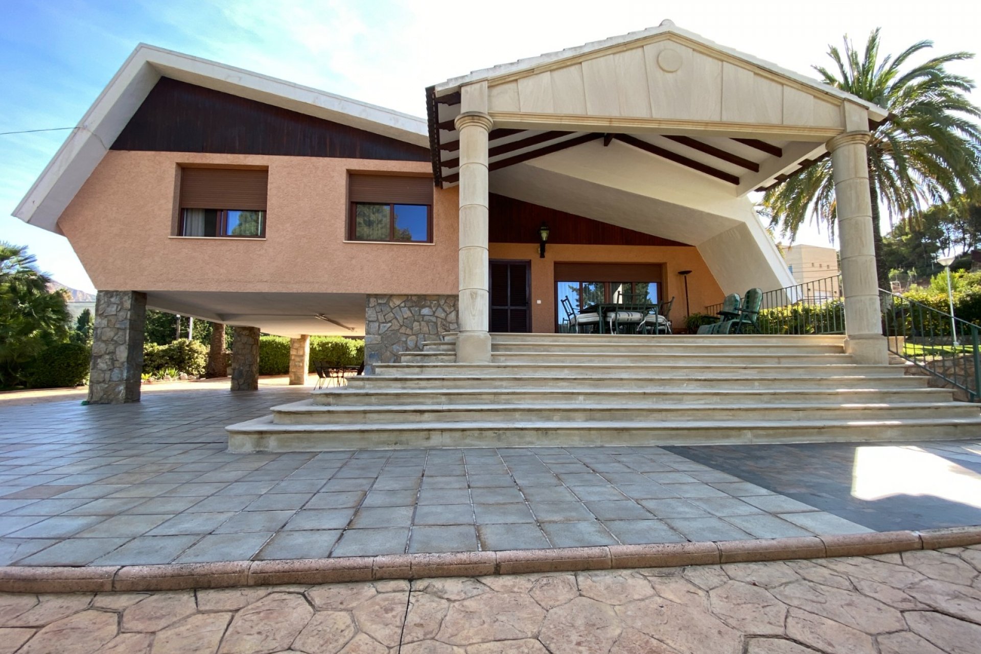 Resale - Villa - Petrer