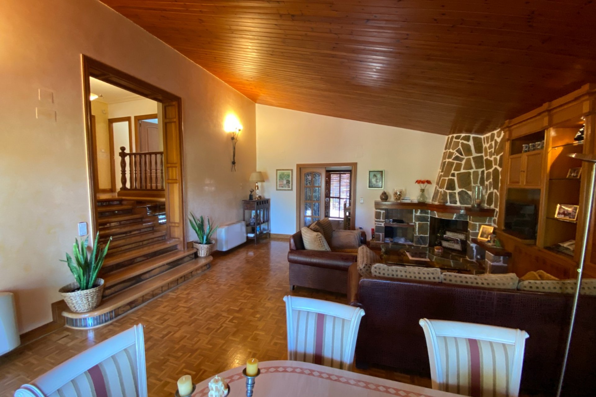 Resale - Villa - Petrer