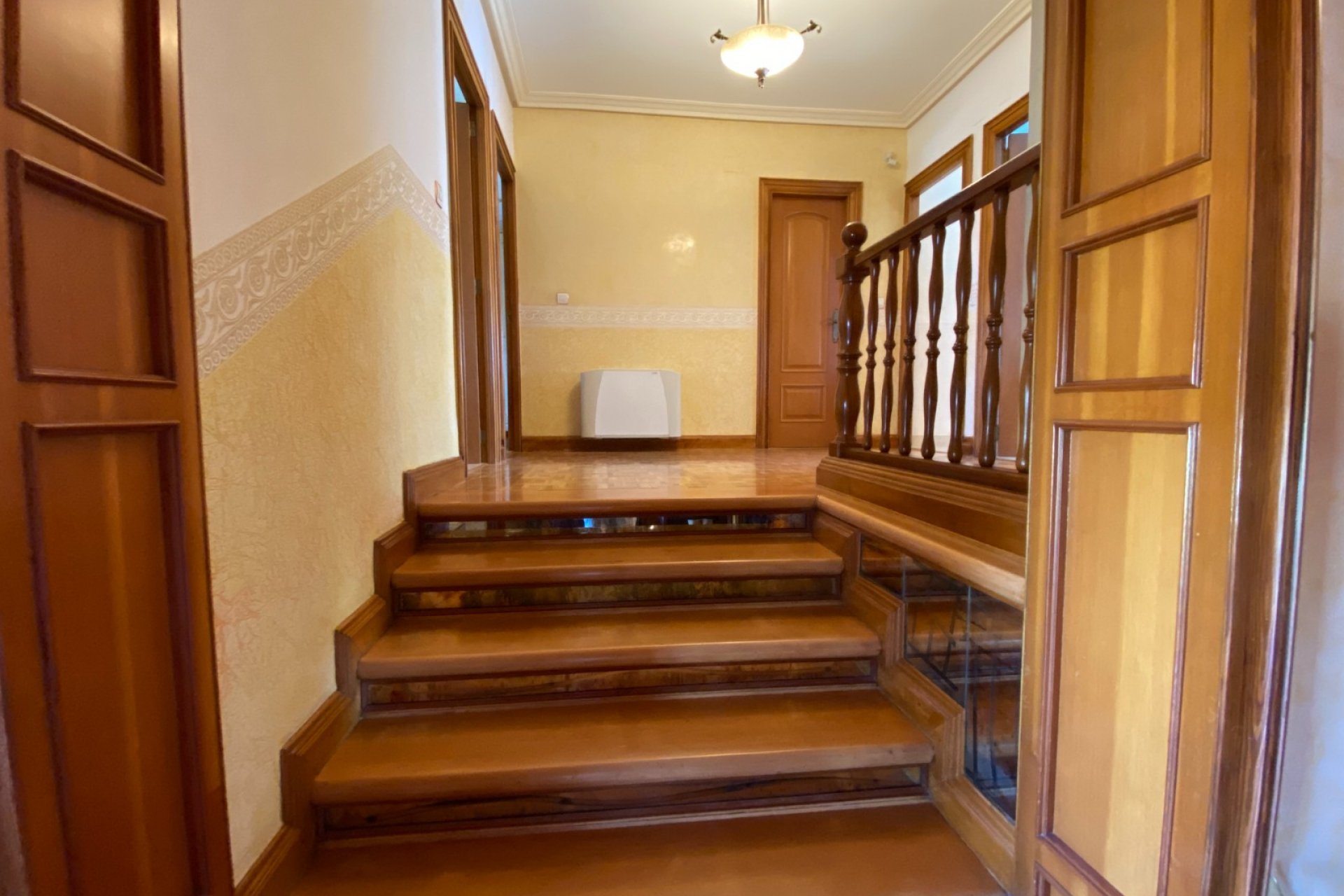 Resale - Villa - Petrer