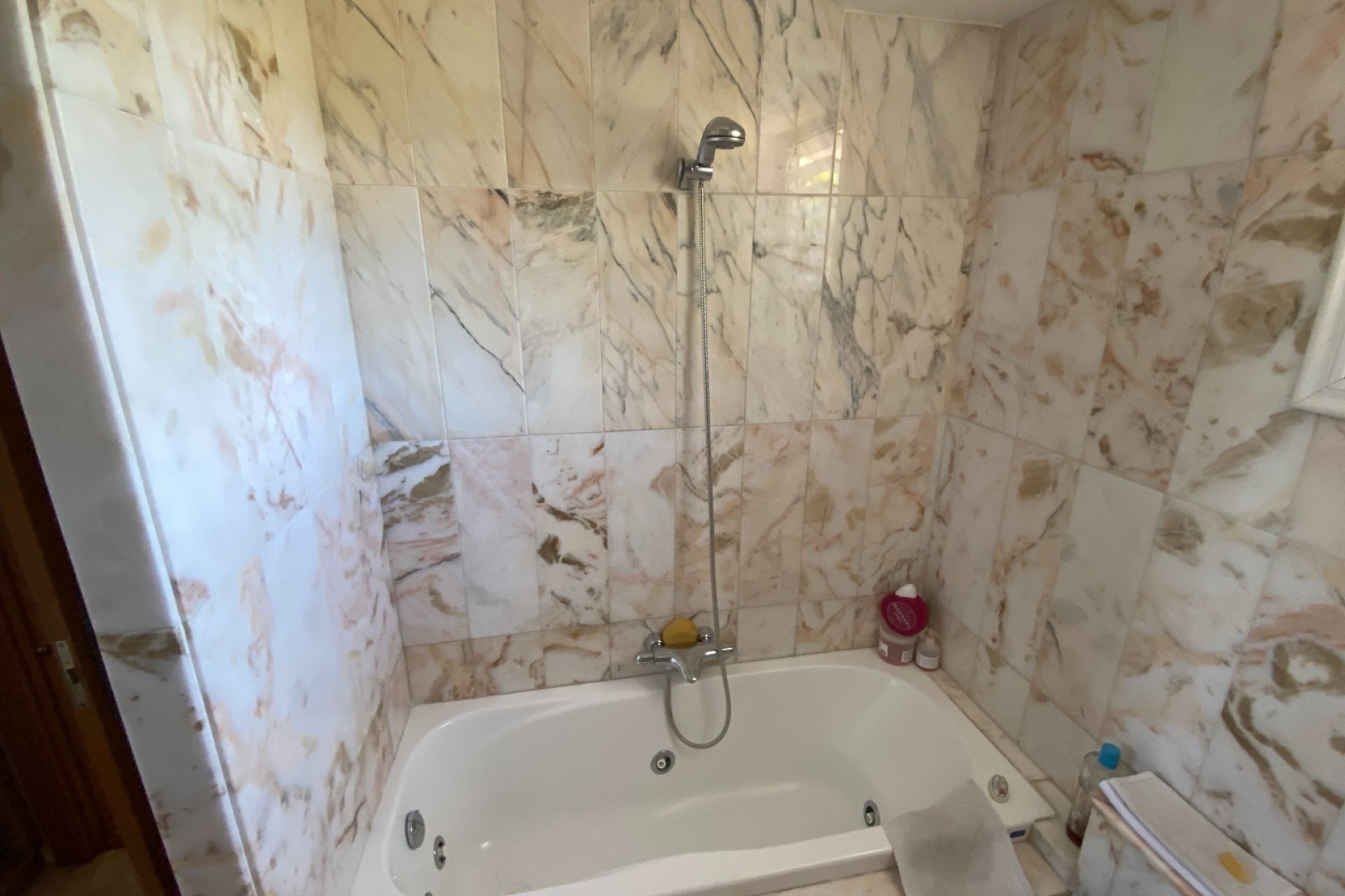 Resale - Villa - Petrer