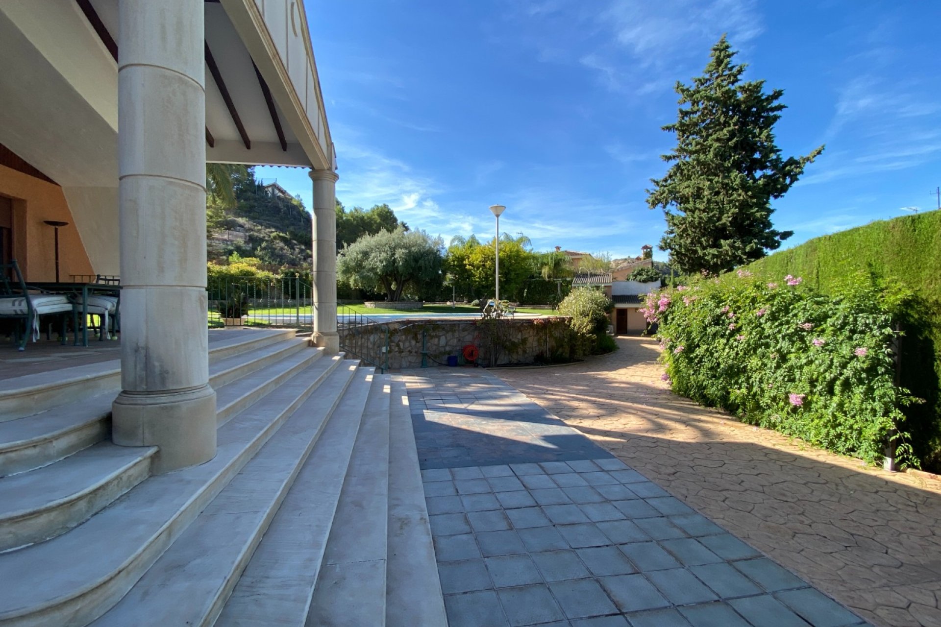 Resale - Villa - Petrer