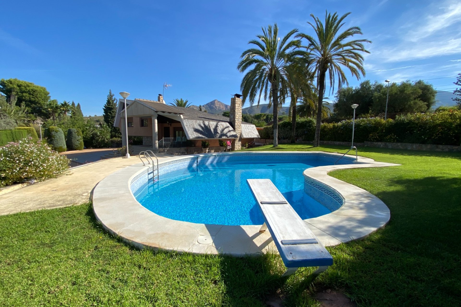 Resale - Villa - Petrer