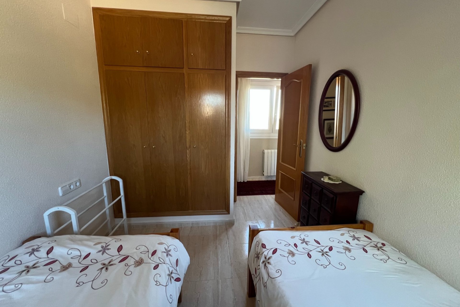 Resale - Villa - Sax