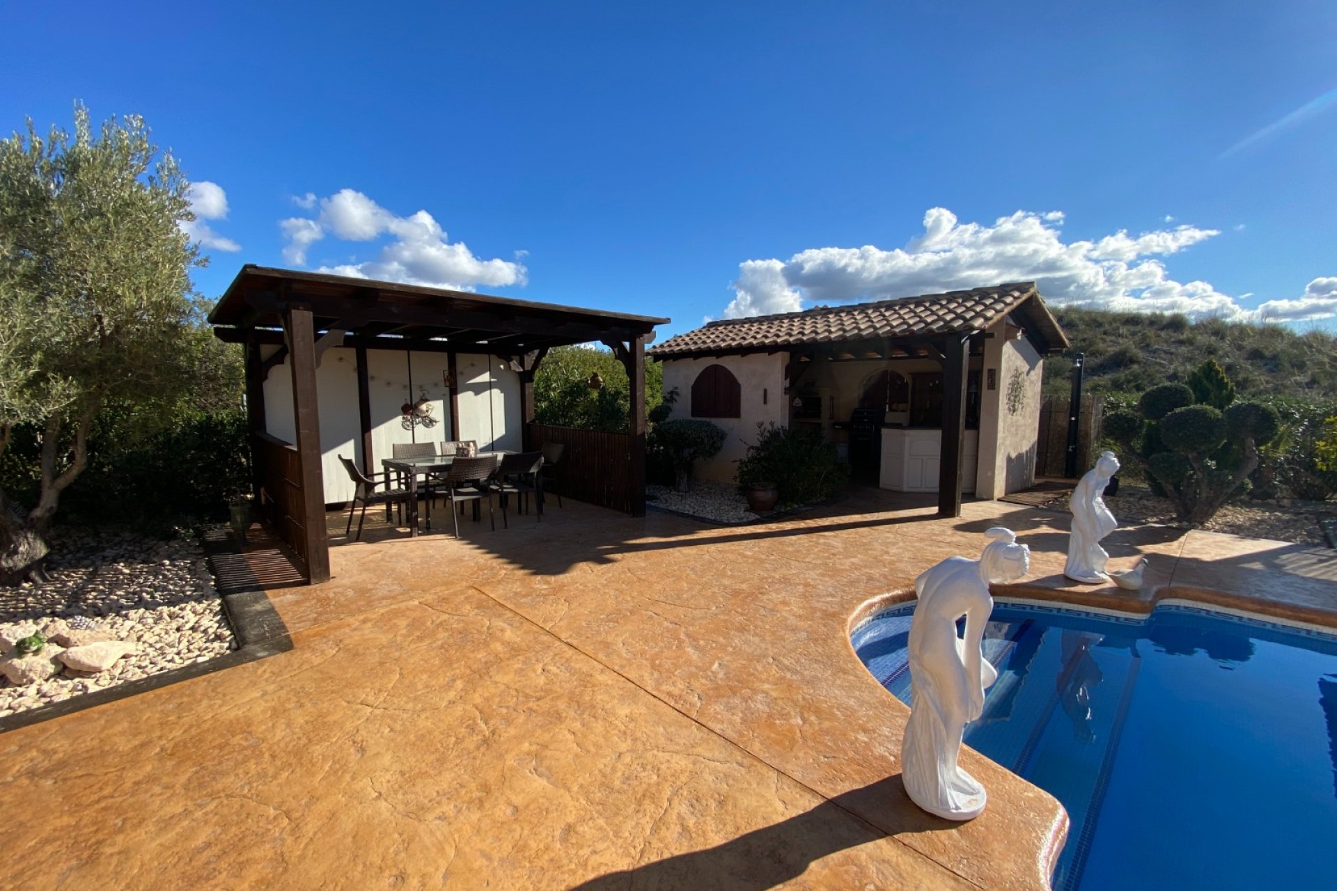 Resale - Villa - Sax