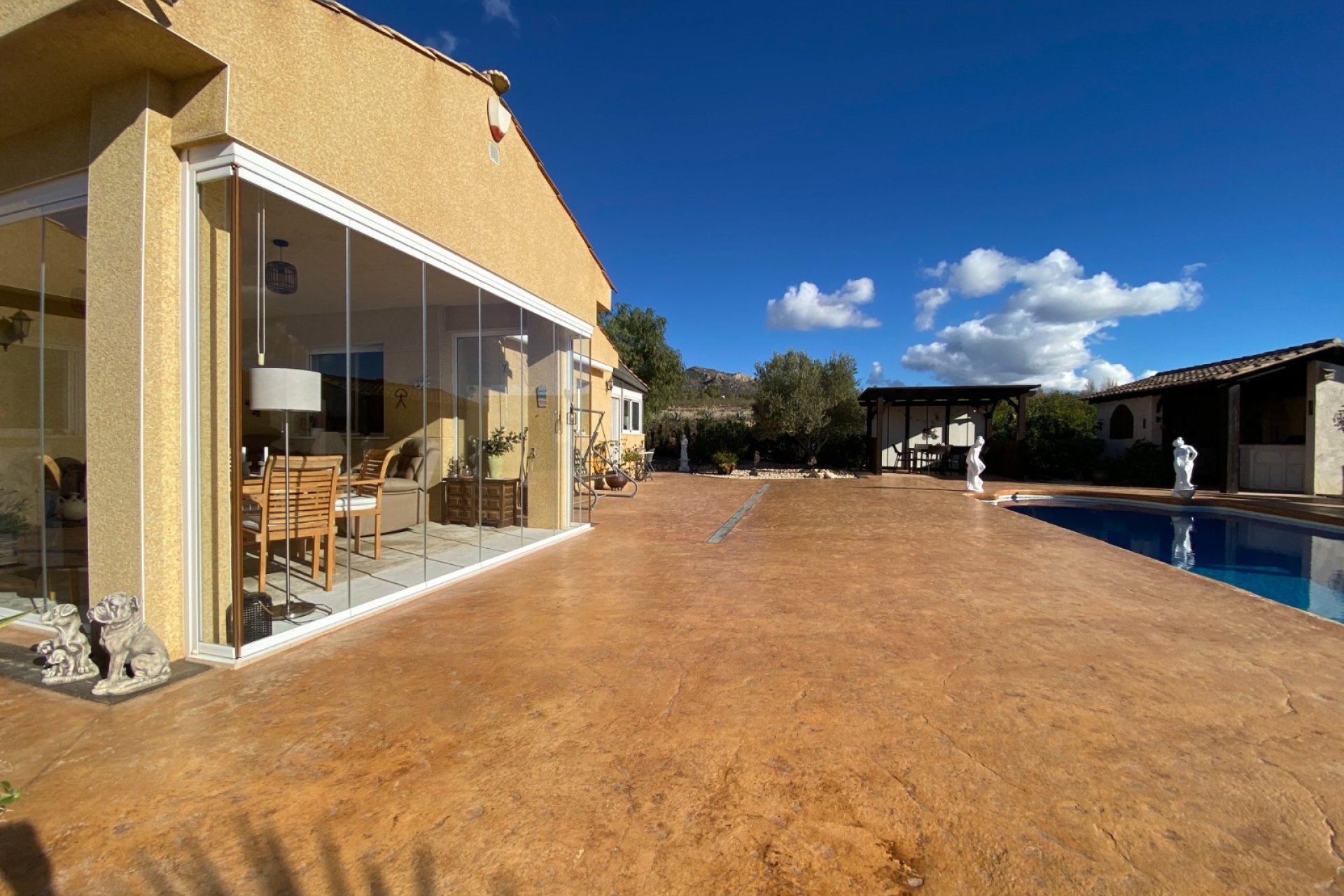 Resale - Villa - Sax