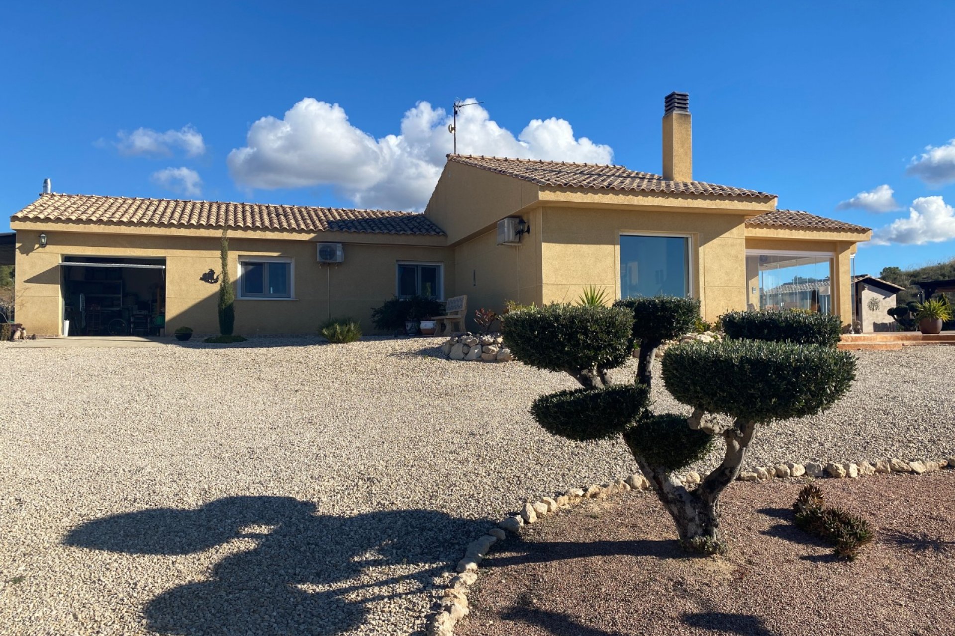 Resale - Villa - Sax