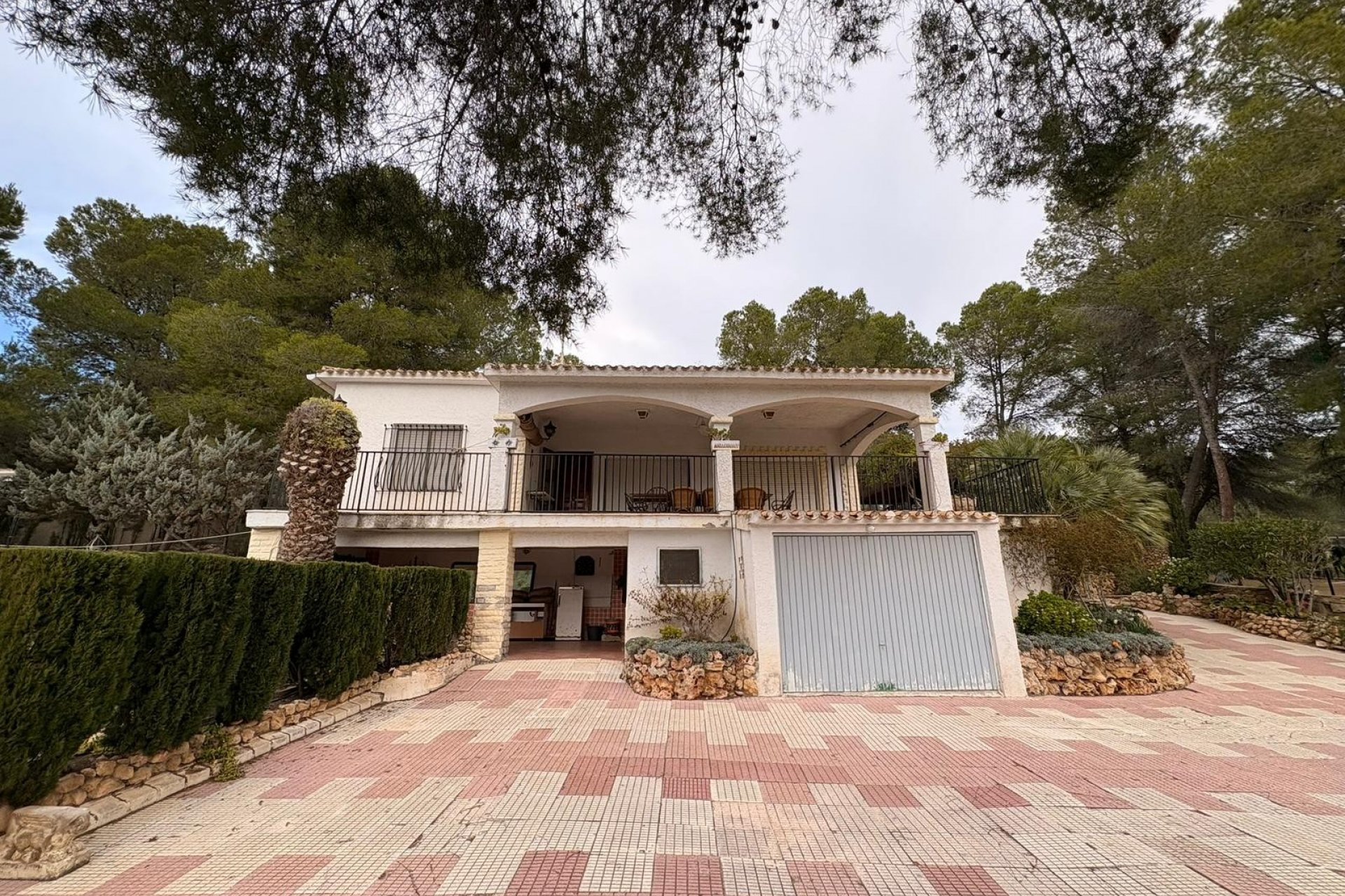 Resale - Villa - Sax