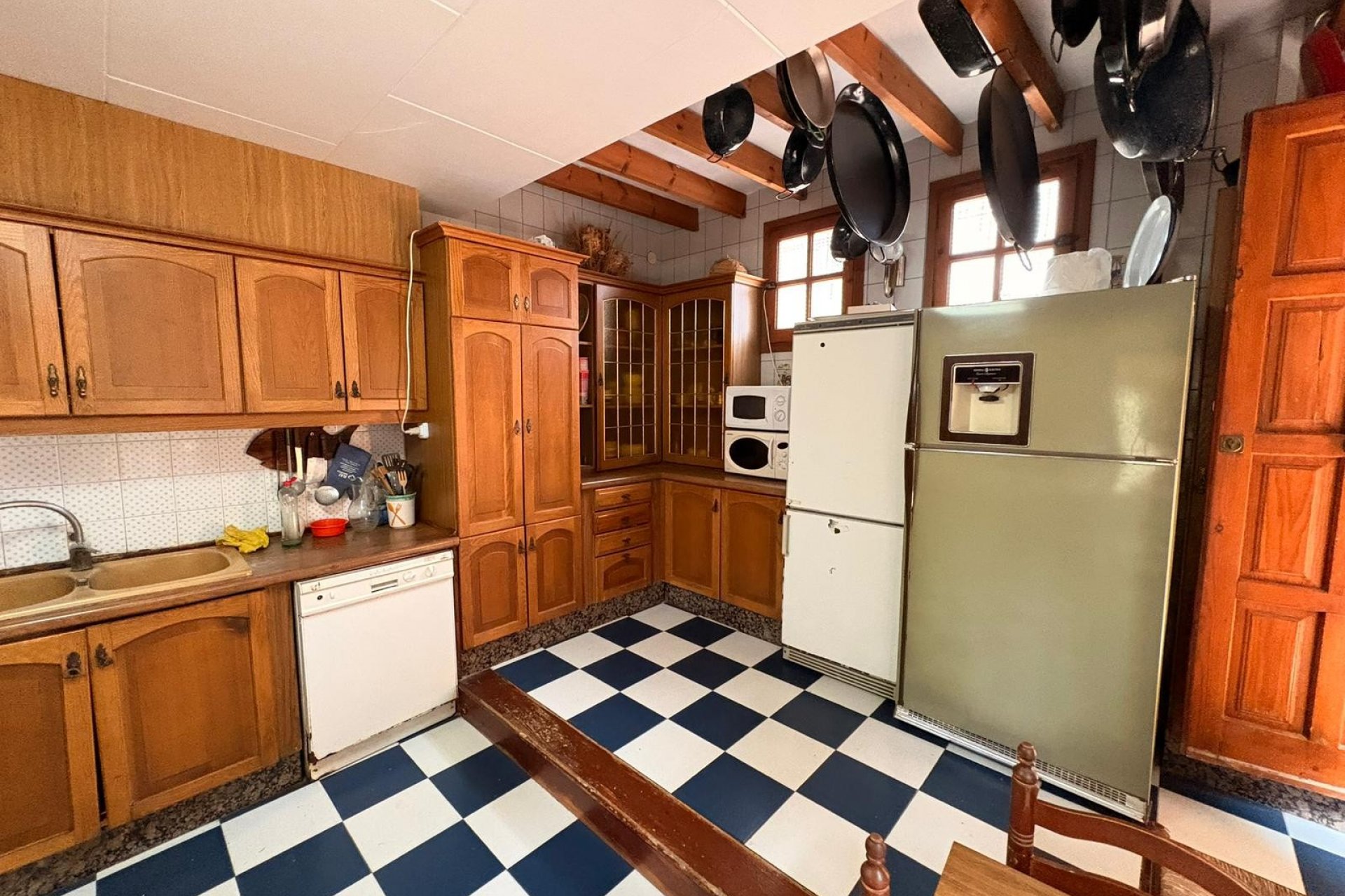 Resale - Villa - Sax