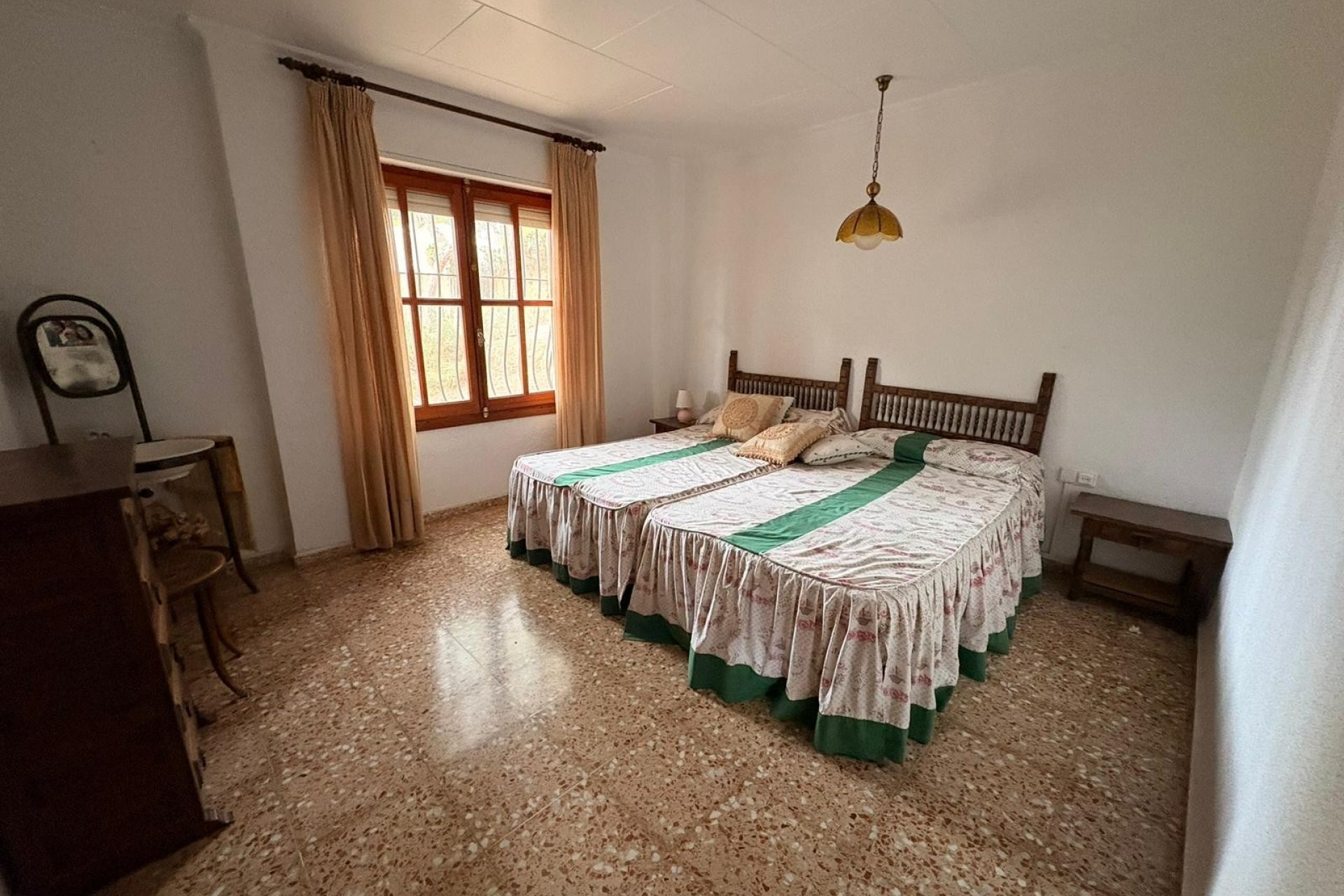 Resale - Villa - Sax