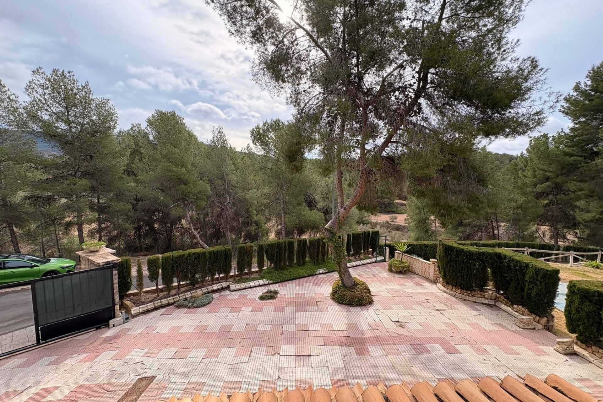 Resale - Villa - Sax