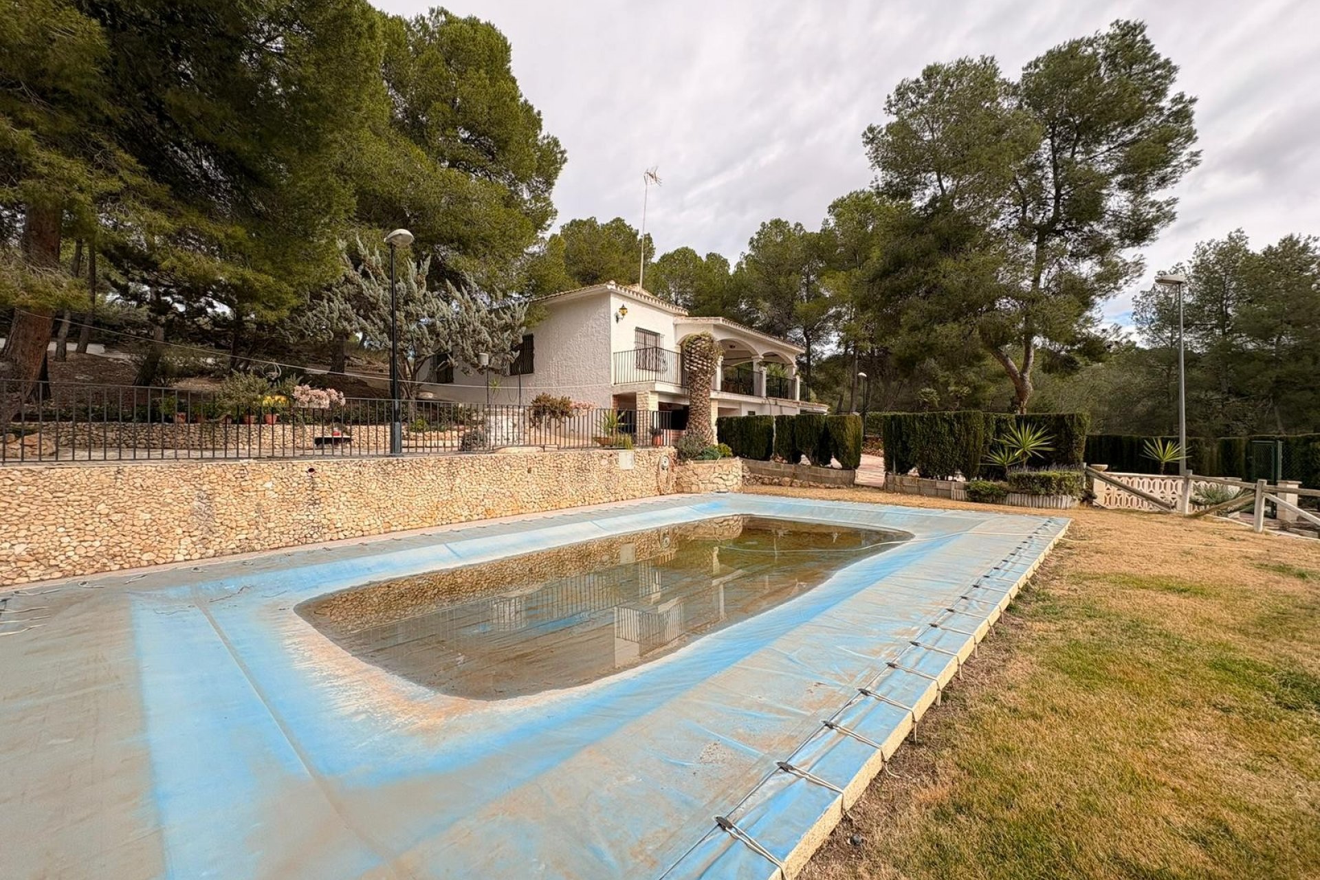 Resale - Villa - Sax