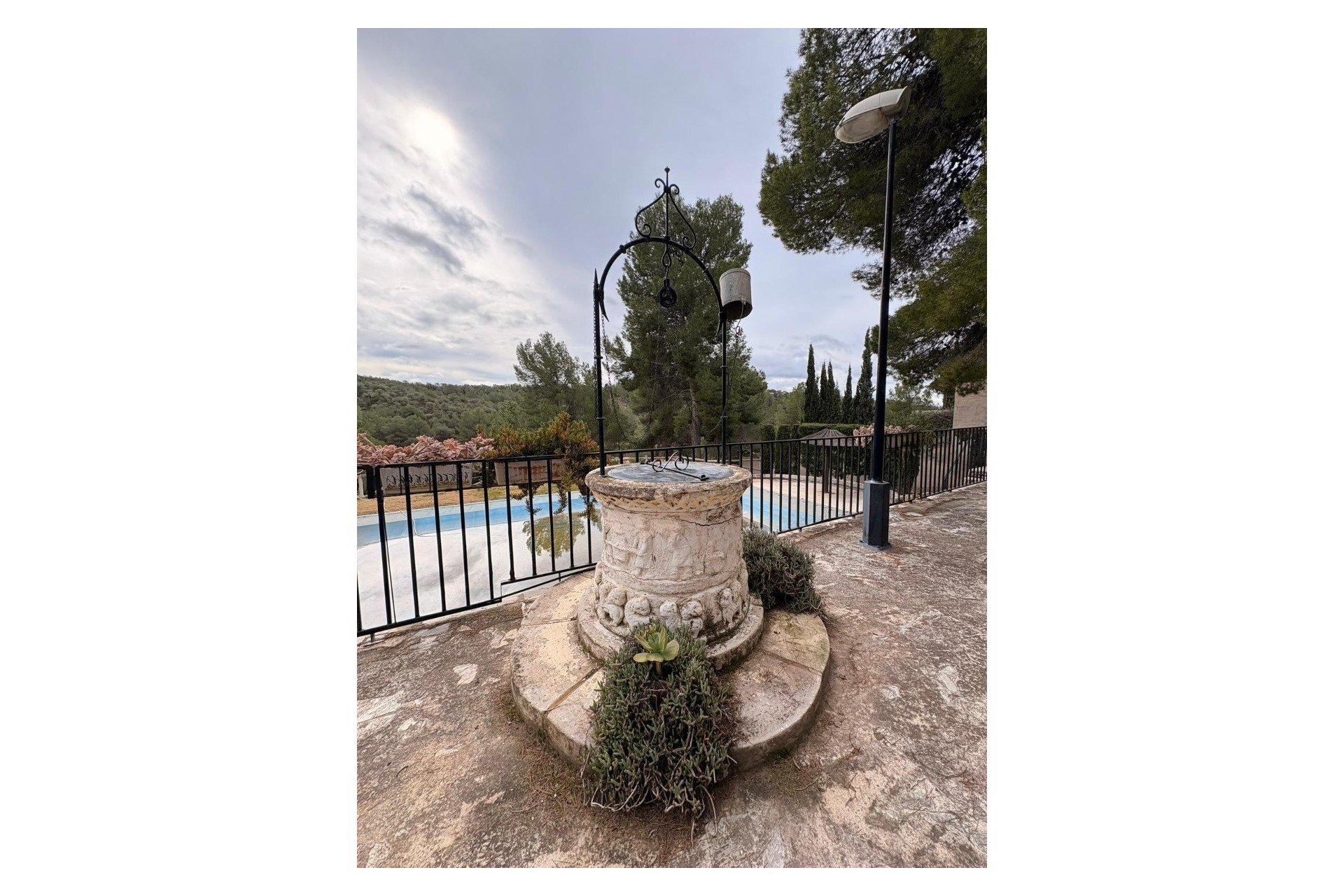 Resale - Villa - Sax