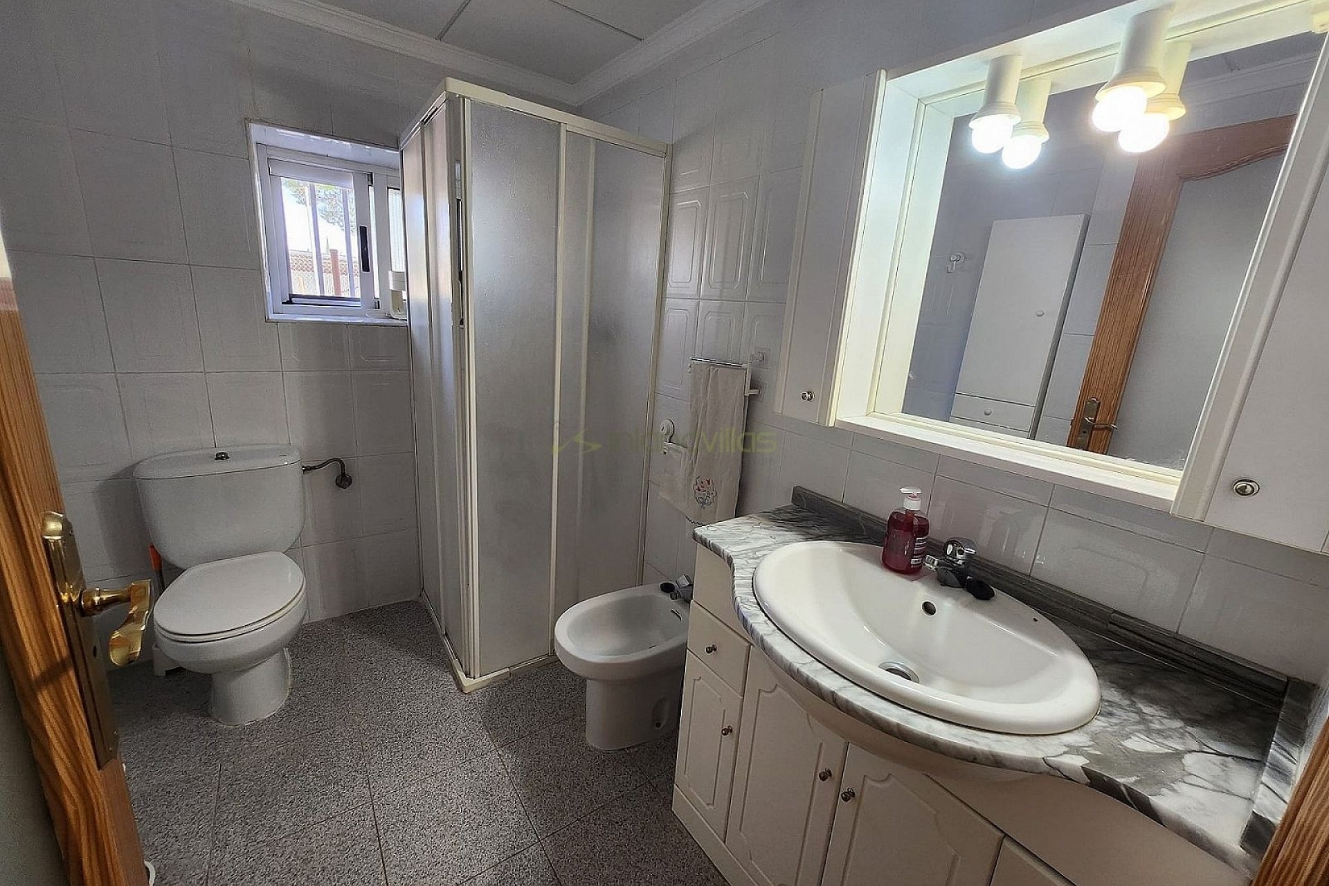 Resale - Villa - Villena